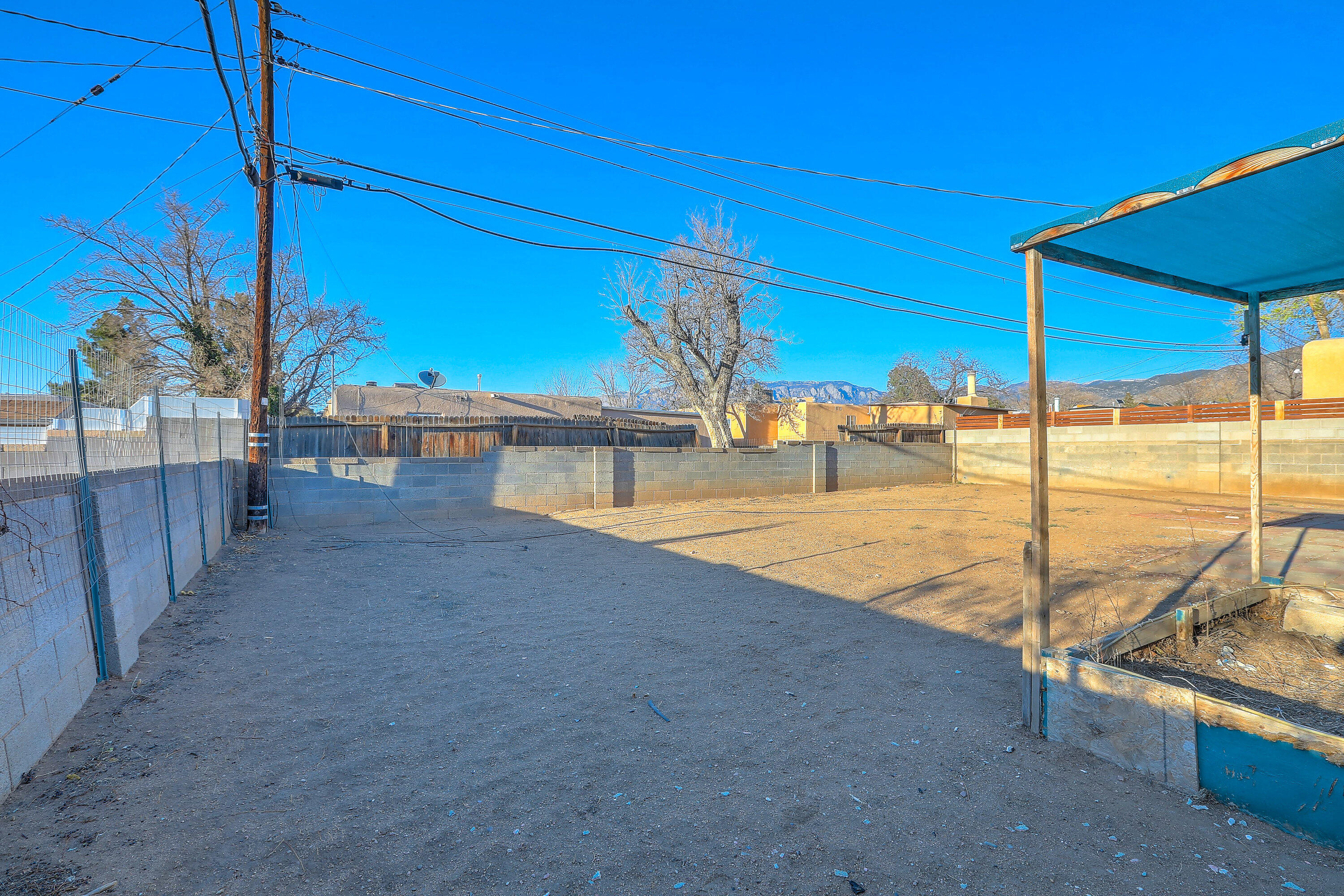 10005 LOS ARBOLES Avenue NE