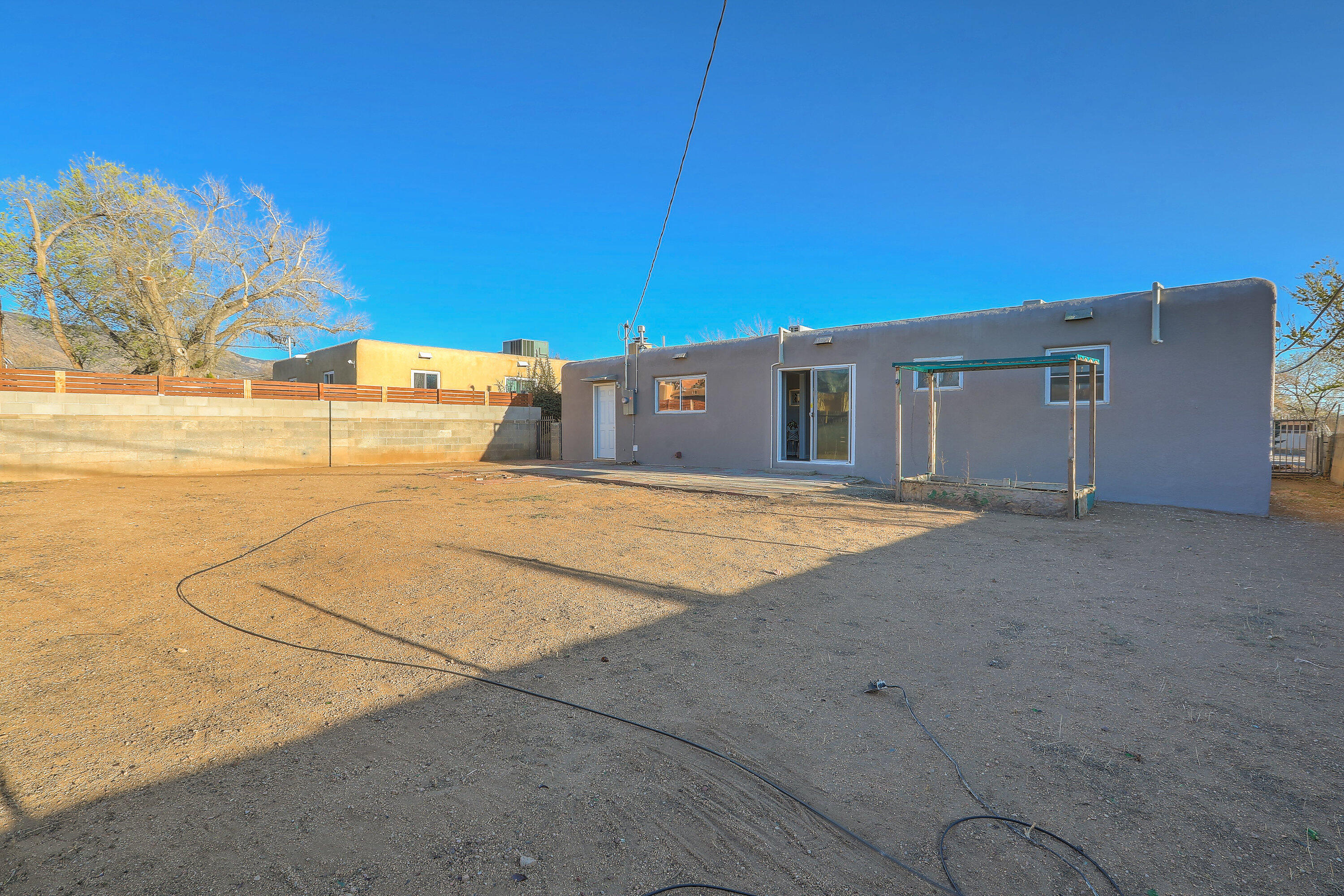 10005 LOS ARBOLES Avenue NE