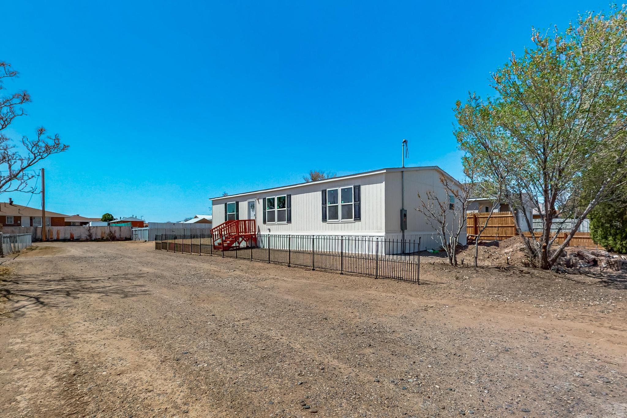 1019 W Chavez Avenue