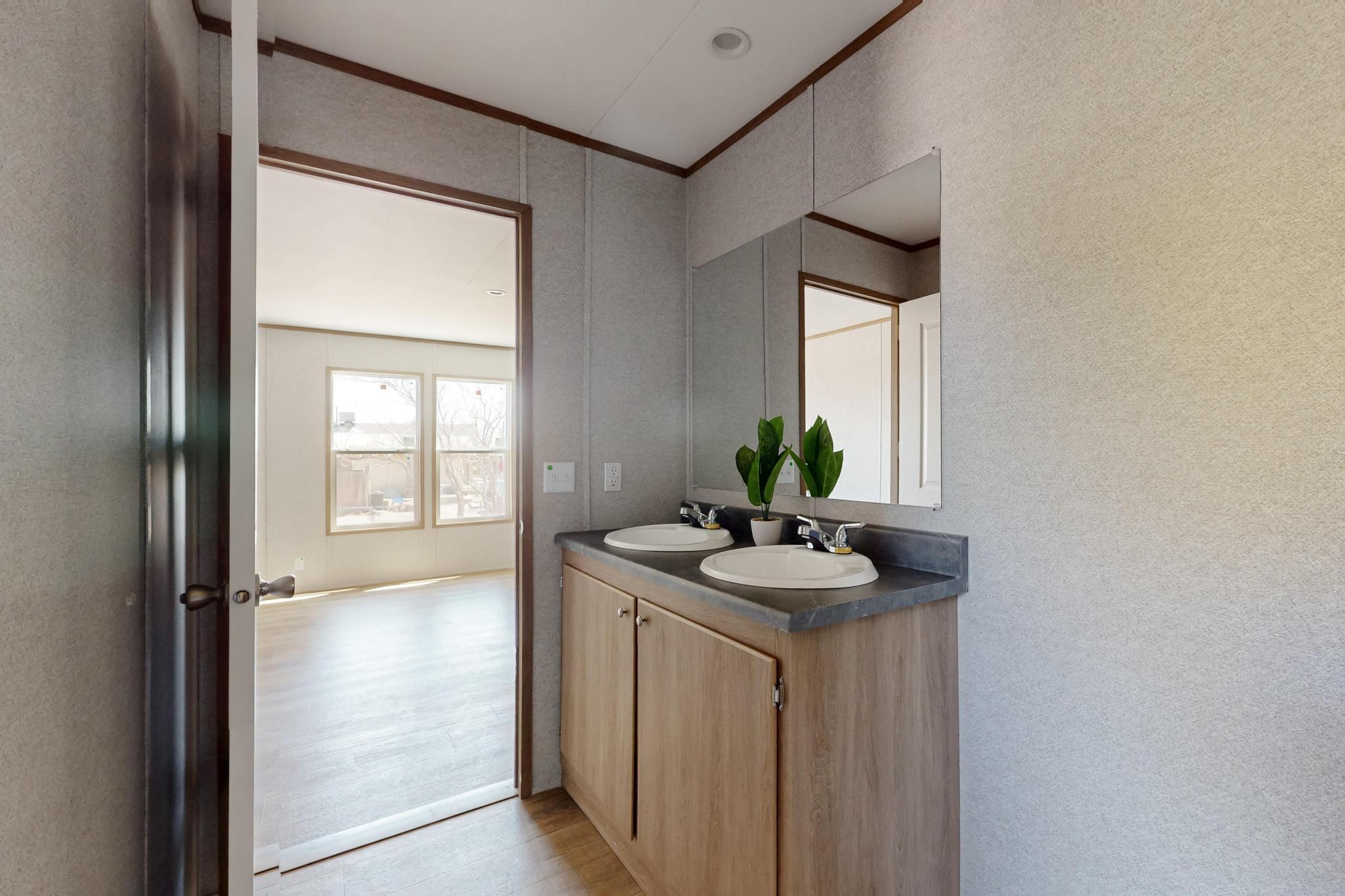 1019 W Chavez Avenue