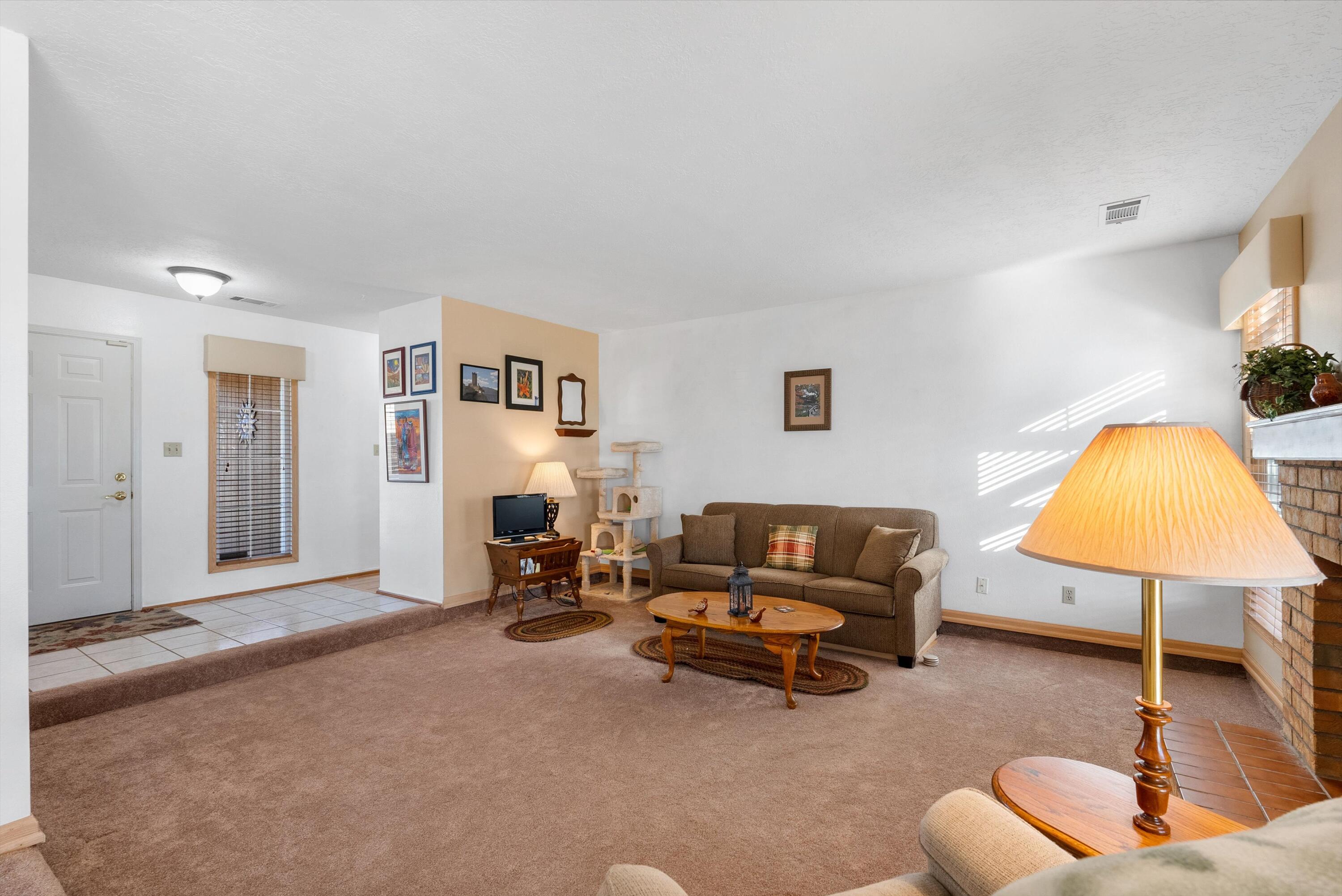 802 WESTERN HILLS Drive SE