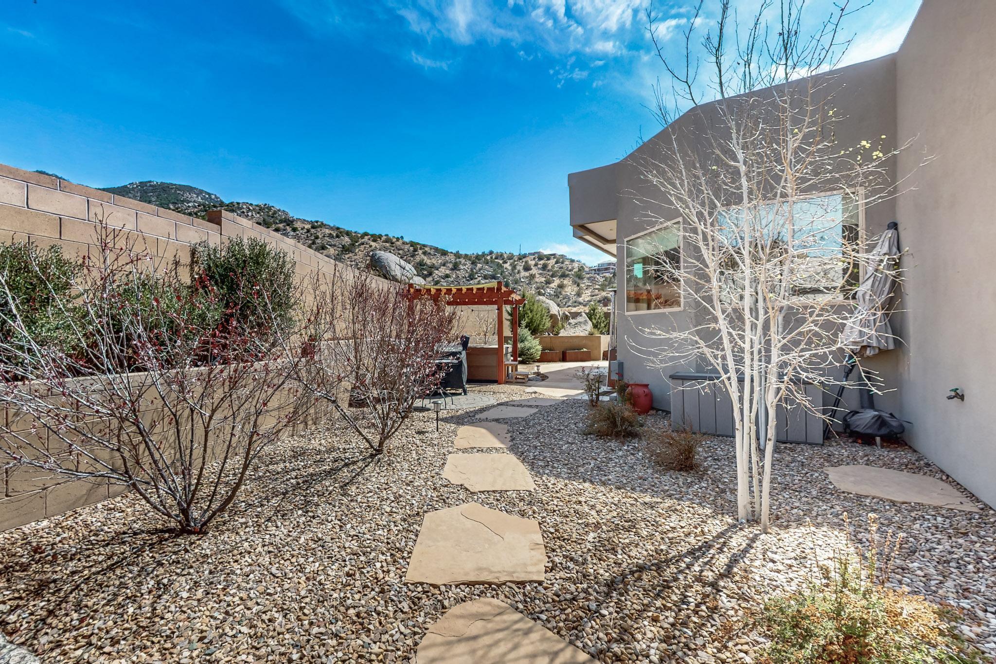 5100 PIEDRA ALTA Lane NE