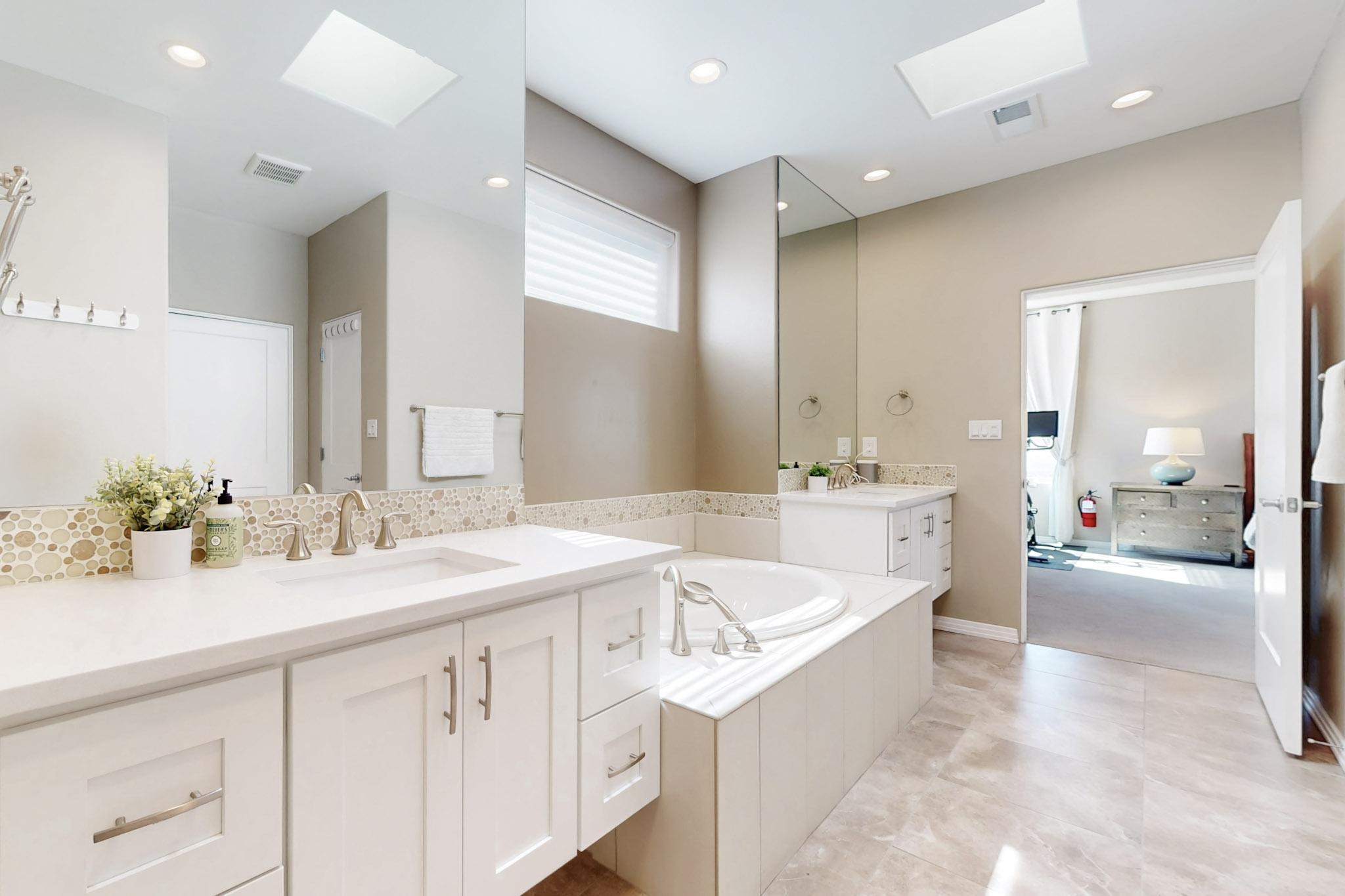 5100 PIEDRA ALTA Lane NE