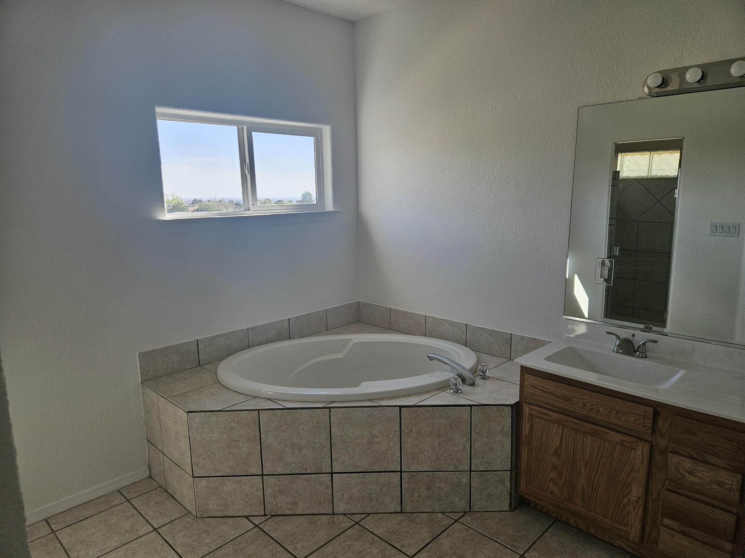 12707 SUMMER Avenue NE