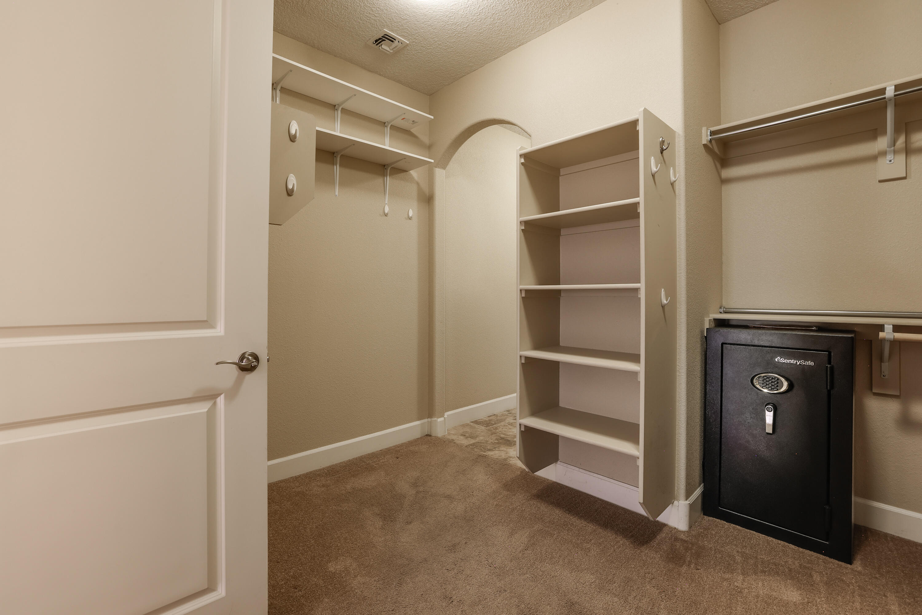 7316 LAGUNA NIGUEL Drive NE