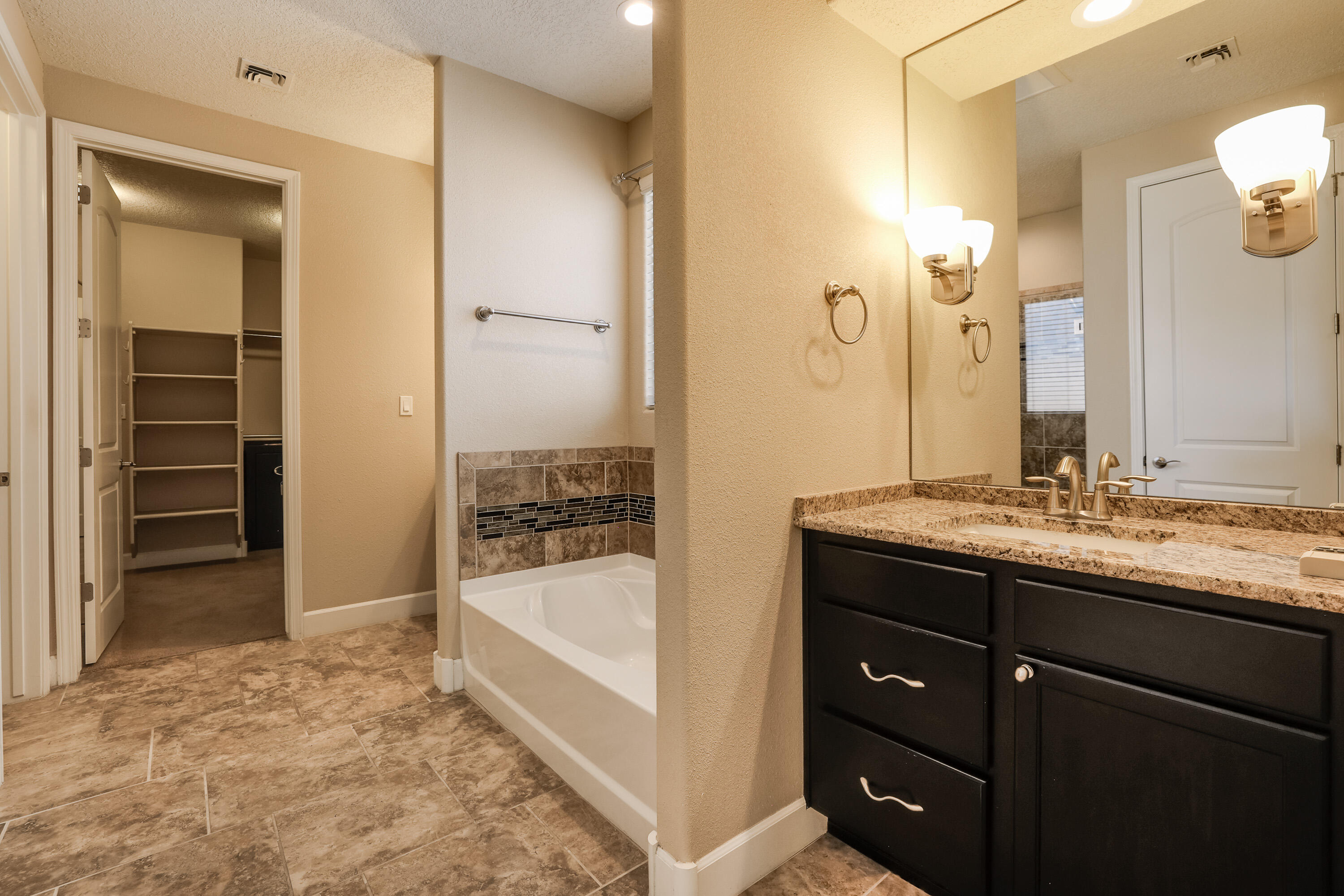 7316 LAGUNA NIGUEL Drive NE