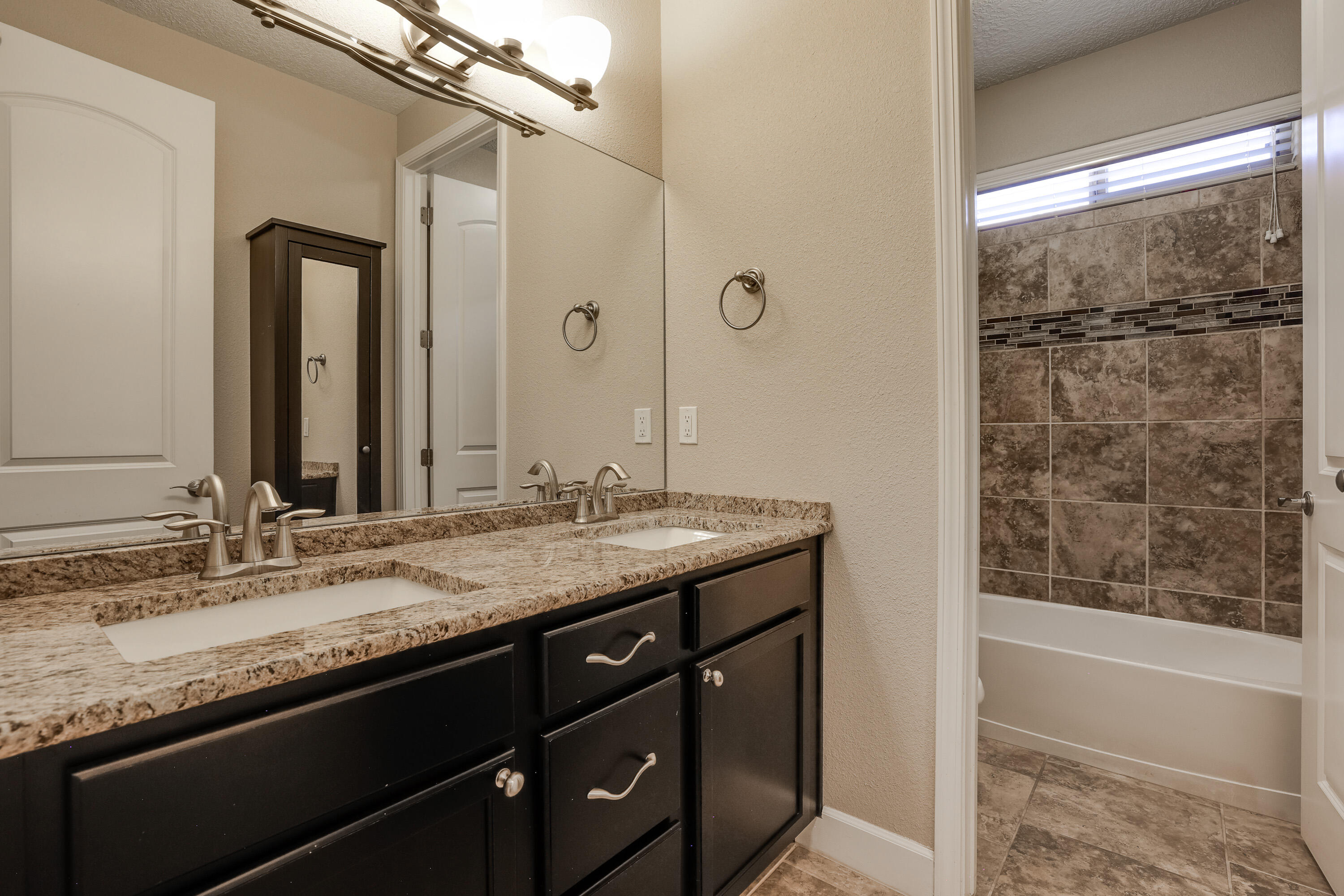 7316 LAGUNA NIGUEL Drive NE