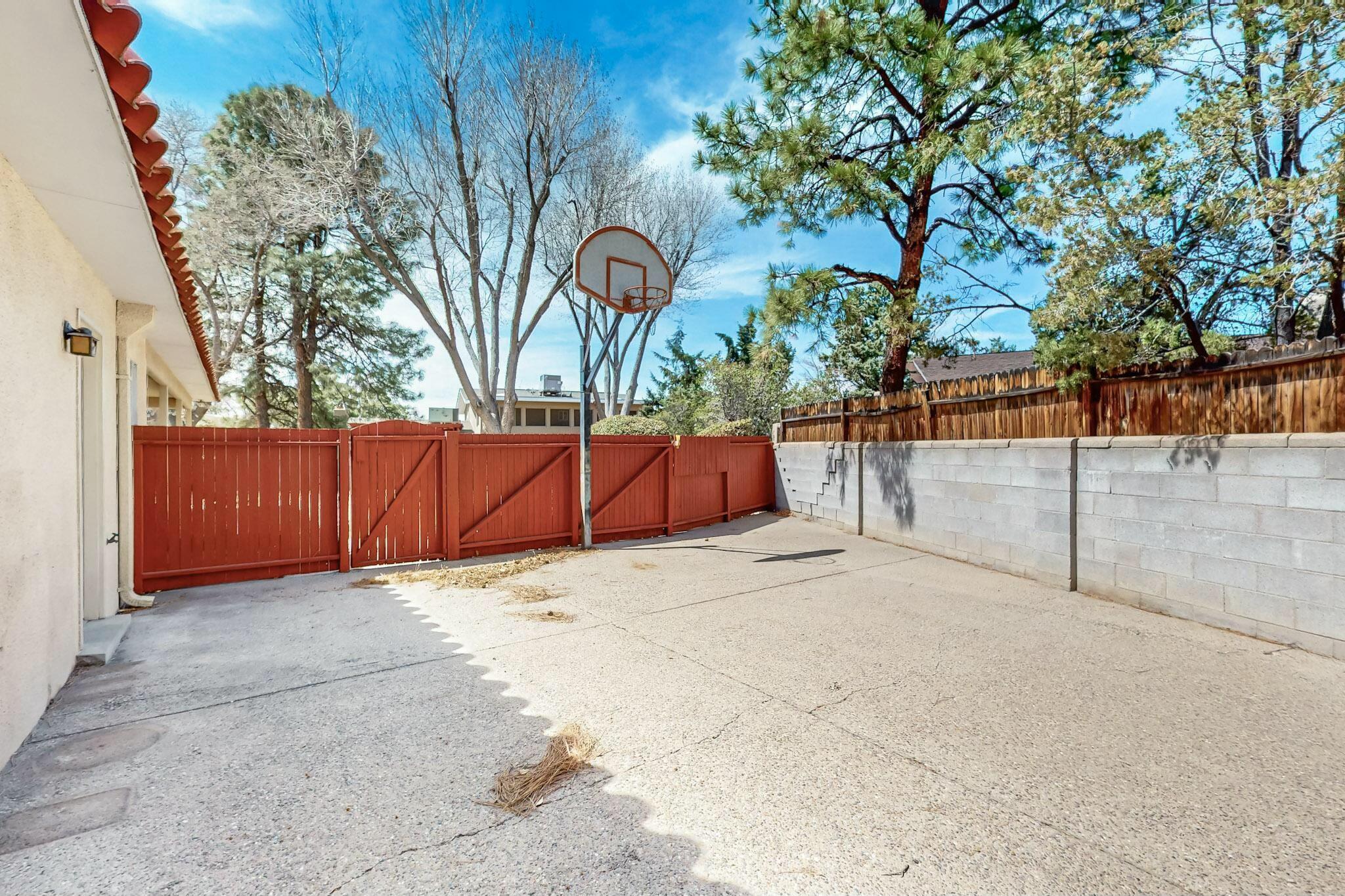 7827 ACADEMY Trail NE