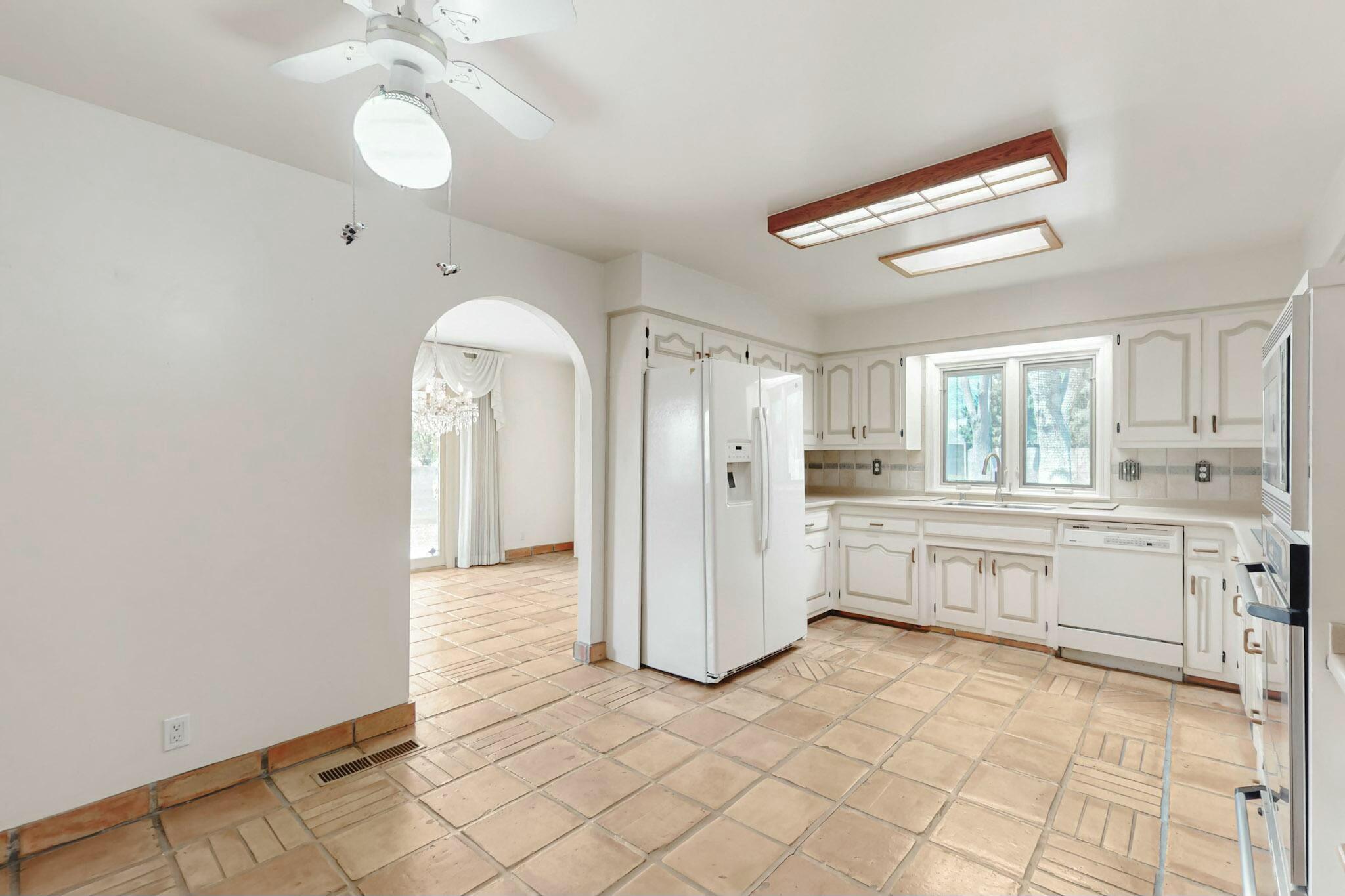 7827 ACADEMY Trail NE