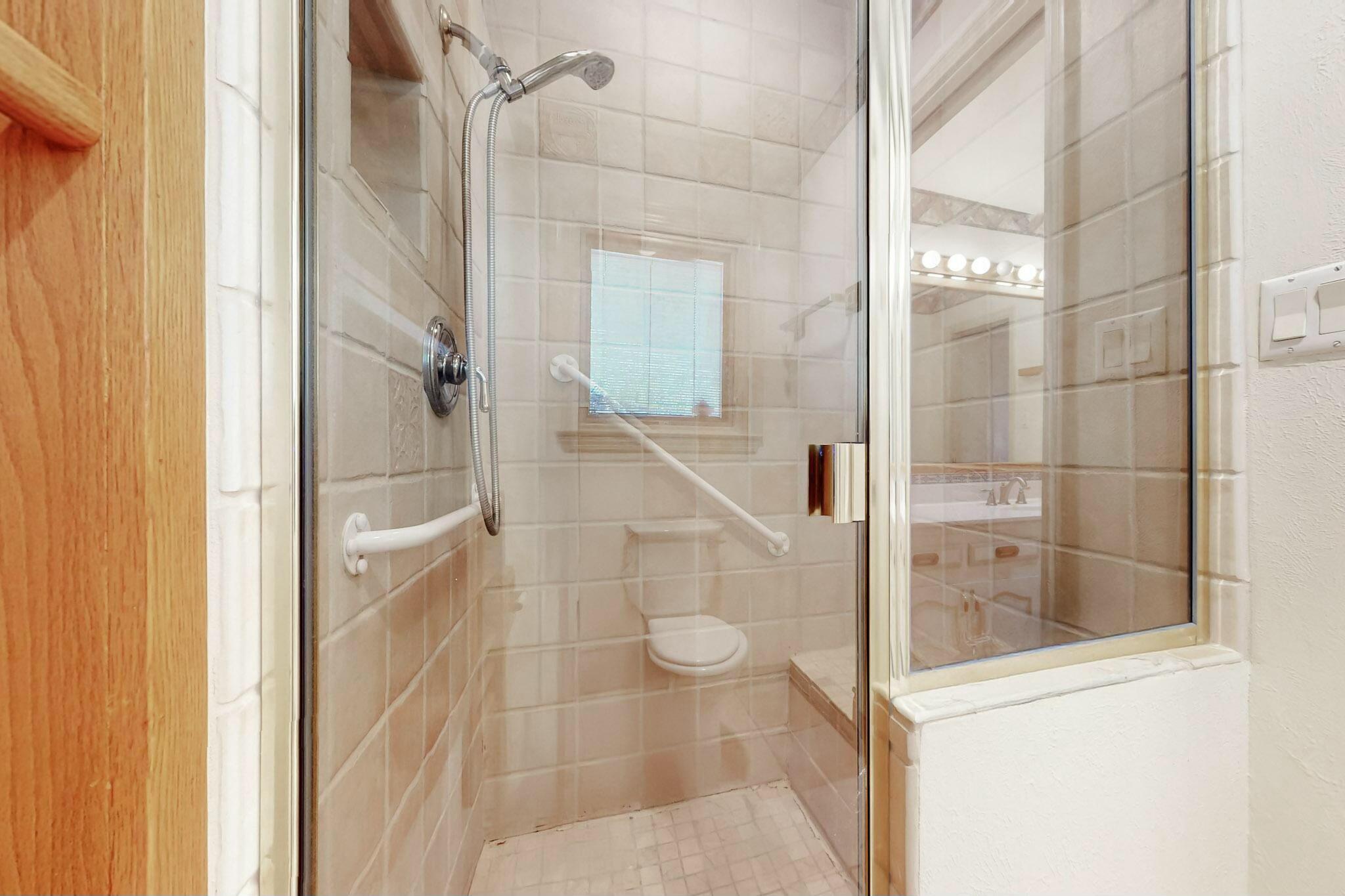 7827 ACADEMY Trail NE