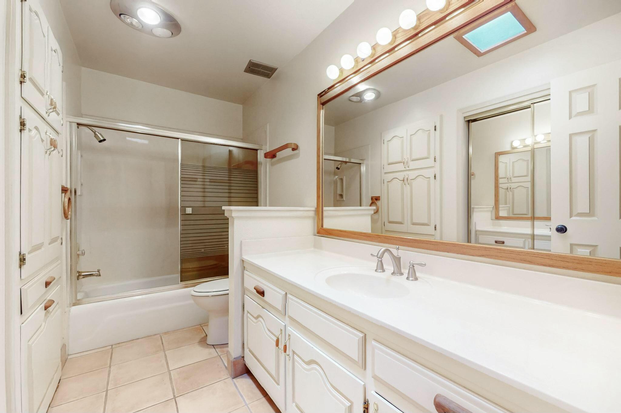 7827 ACADEMY Trail NE