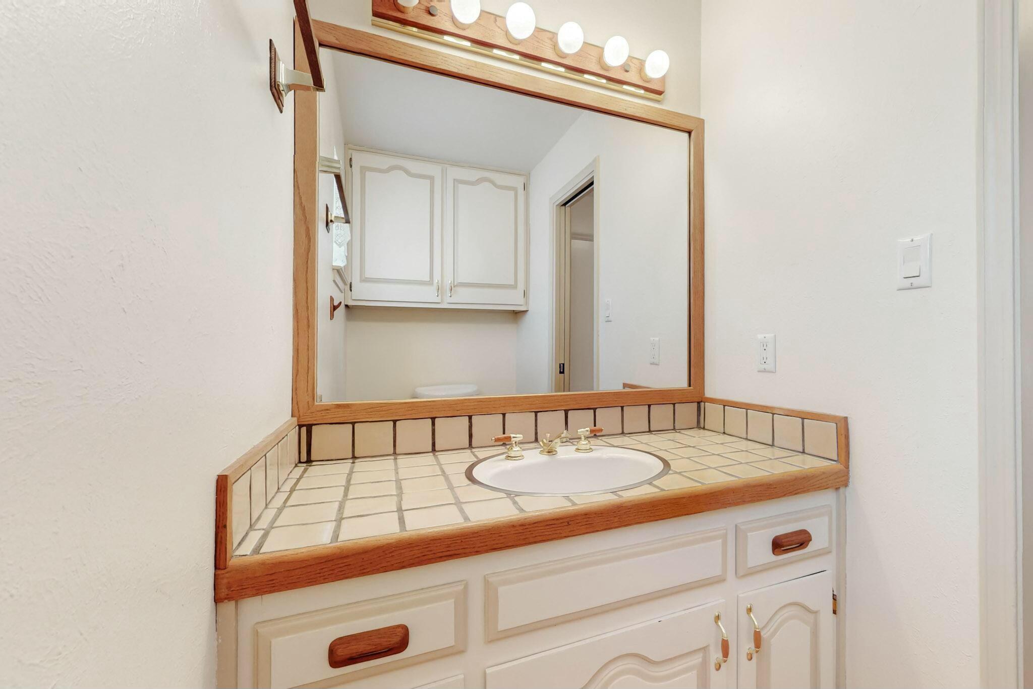 7827 ACADEMY Trail NE