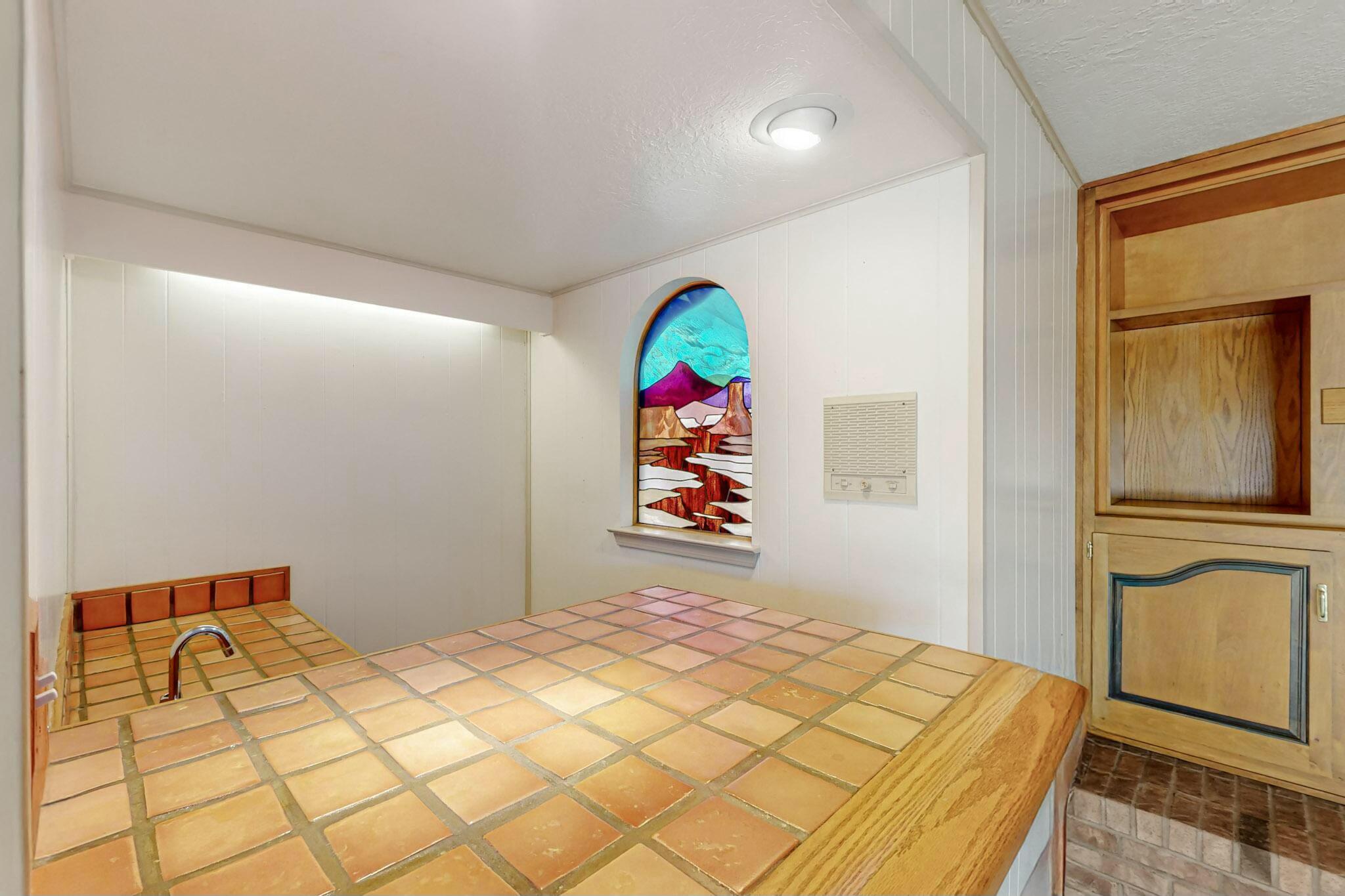 7827 ACADEMY Trail NE