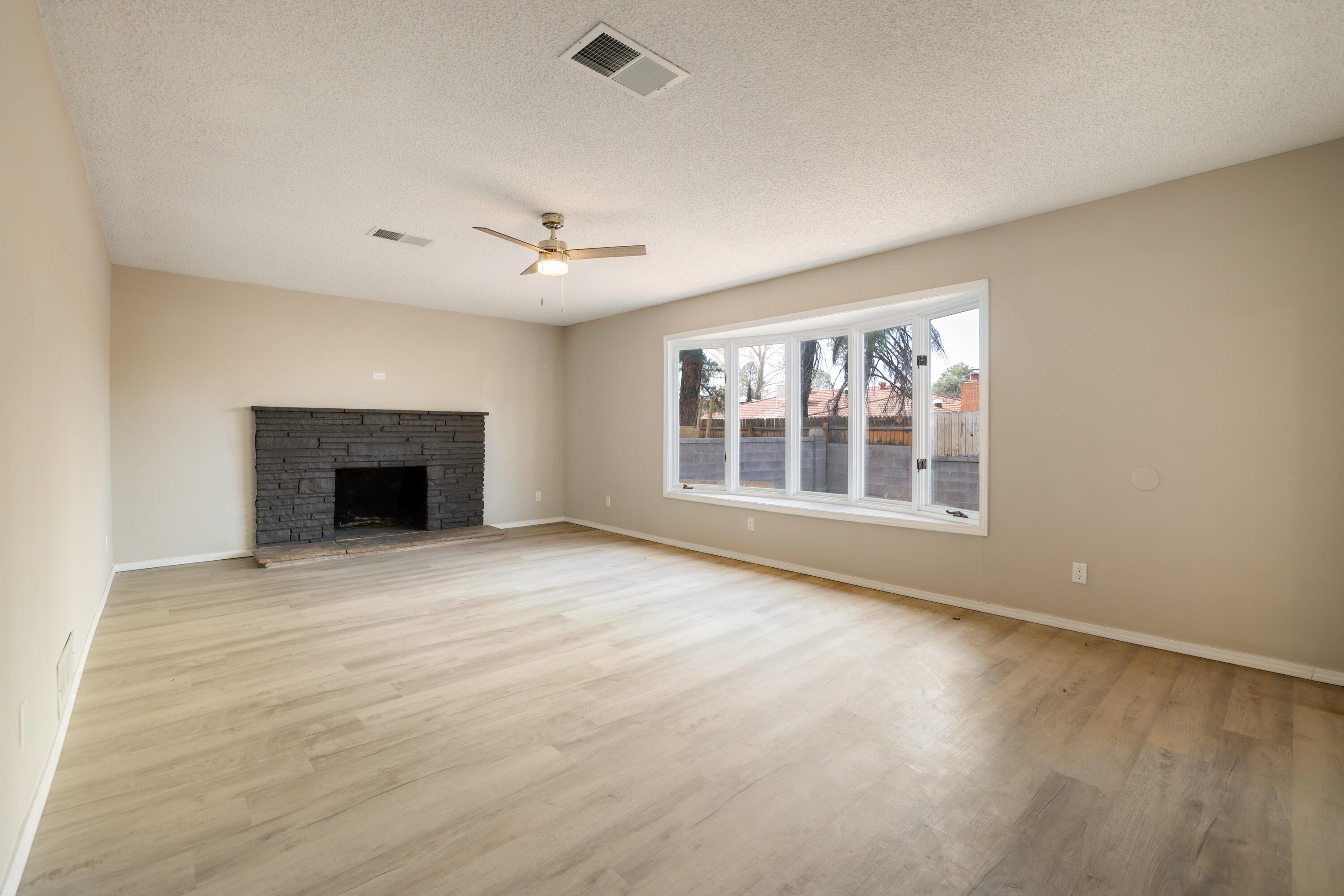 8720 PRINCESS JEANNE Avenue NE