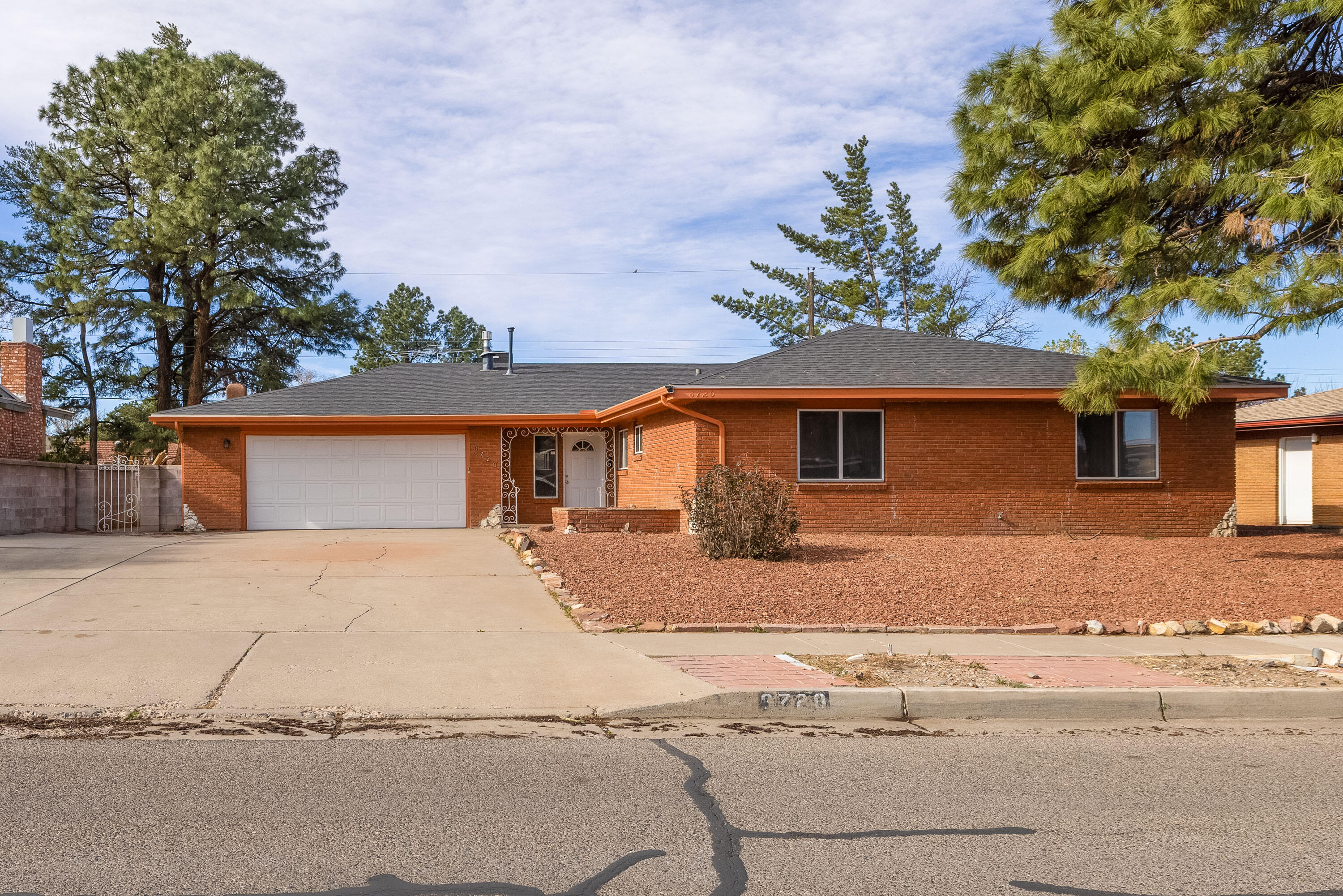 8720 PRINCESS JEANNE Avenue NE