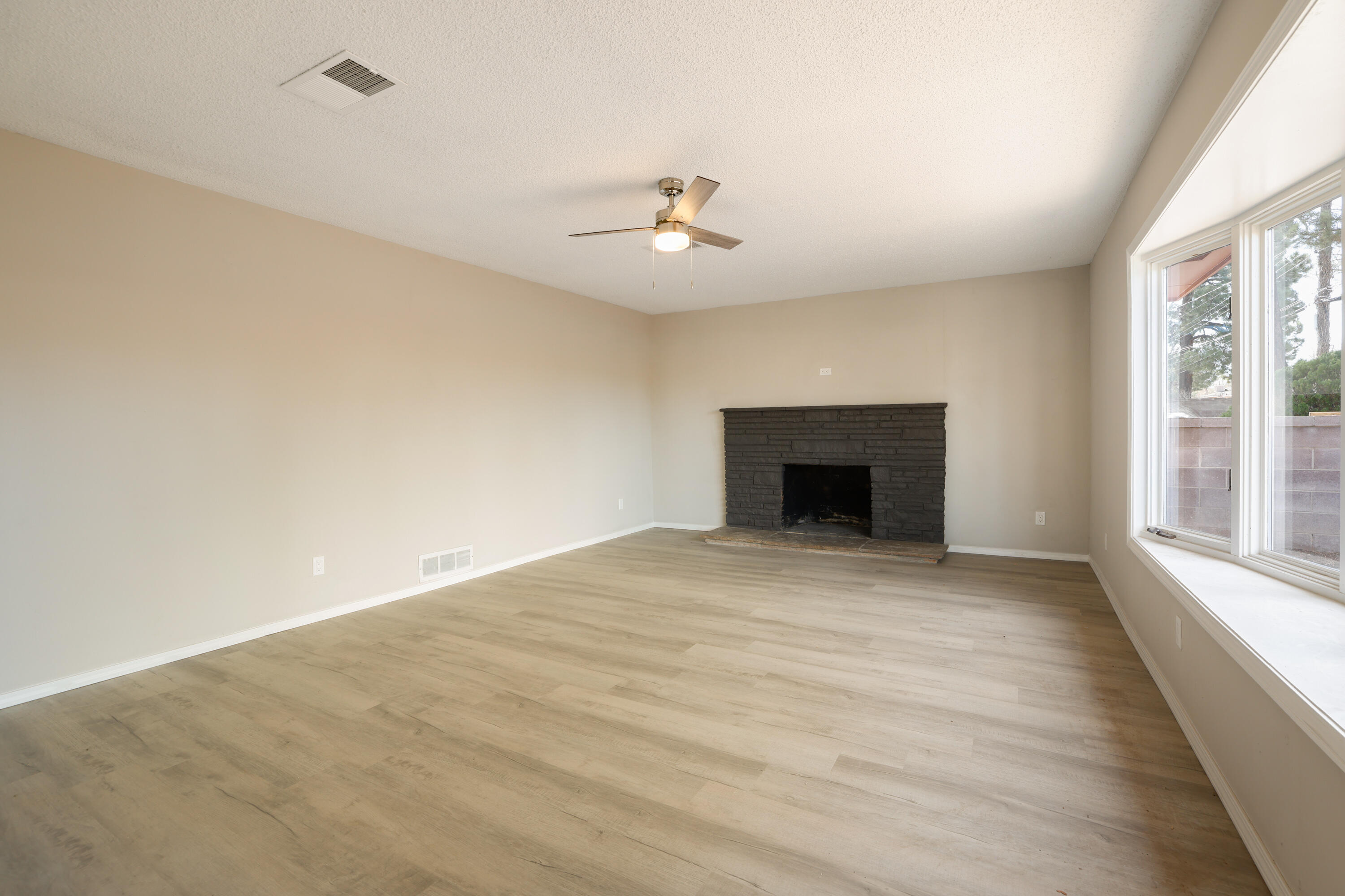 8720 PRINCESS JEANNE Avenue NE