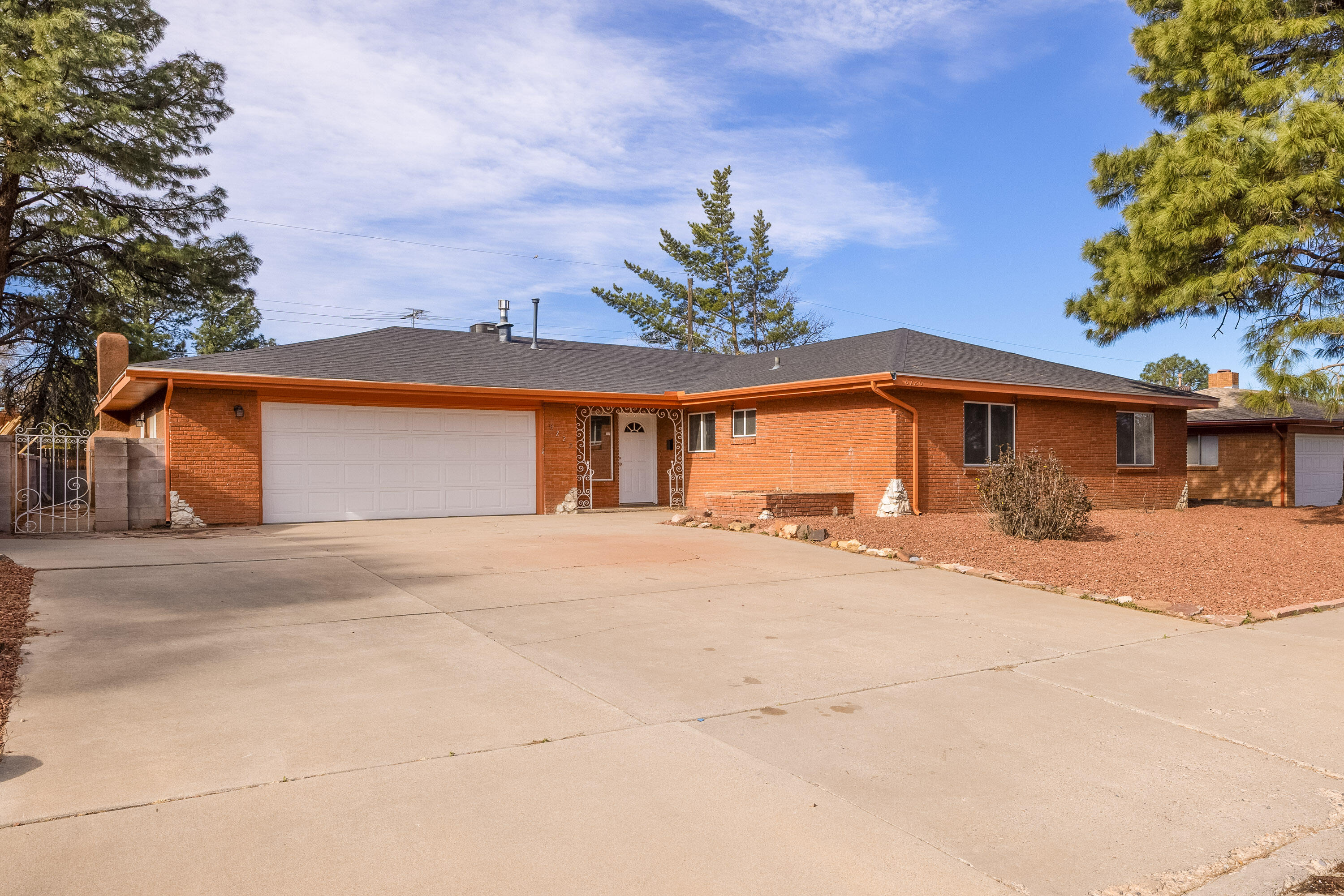 8720 PRINCESS JEANNE Avenue NE