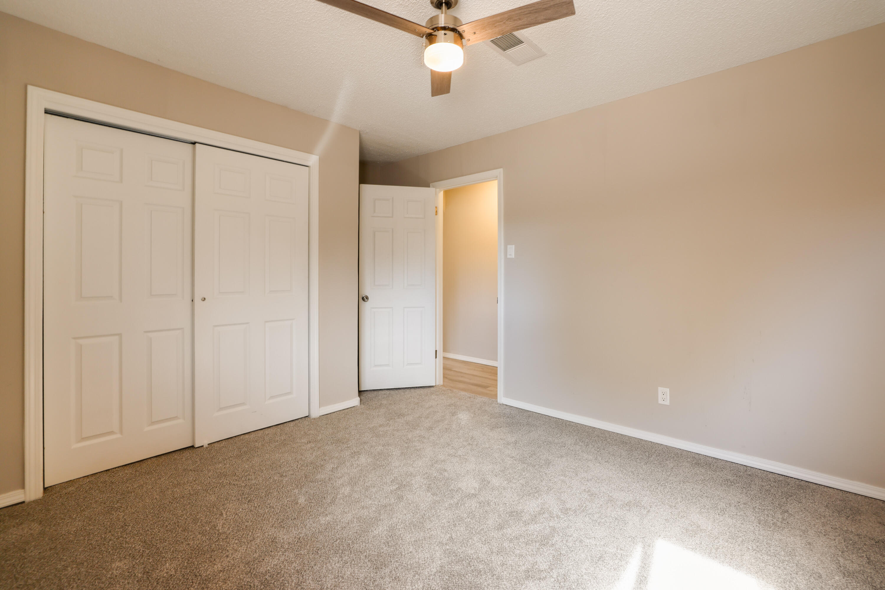 8720 PRINCESS JEANNE Avenue NE