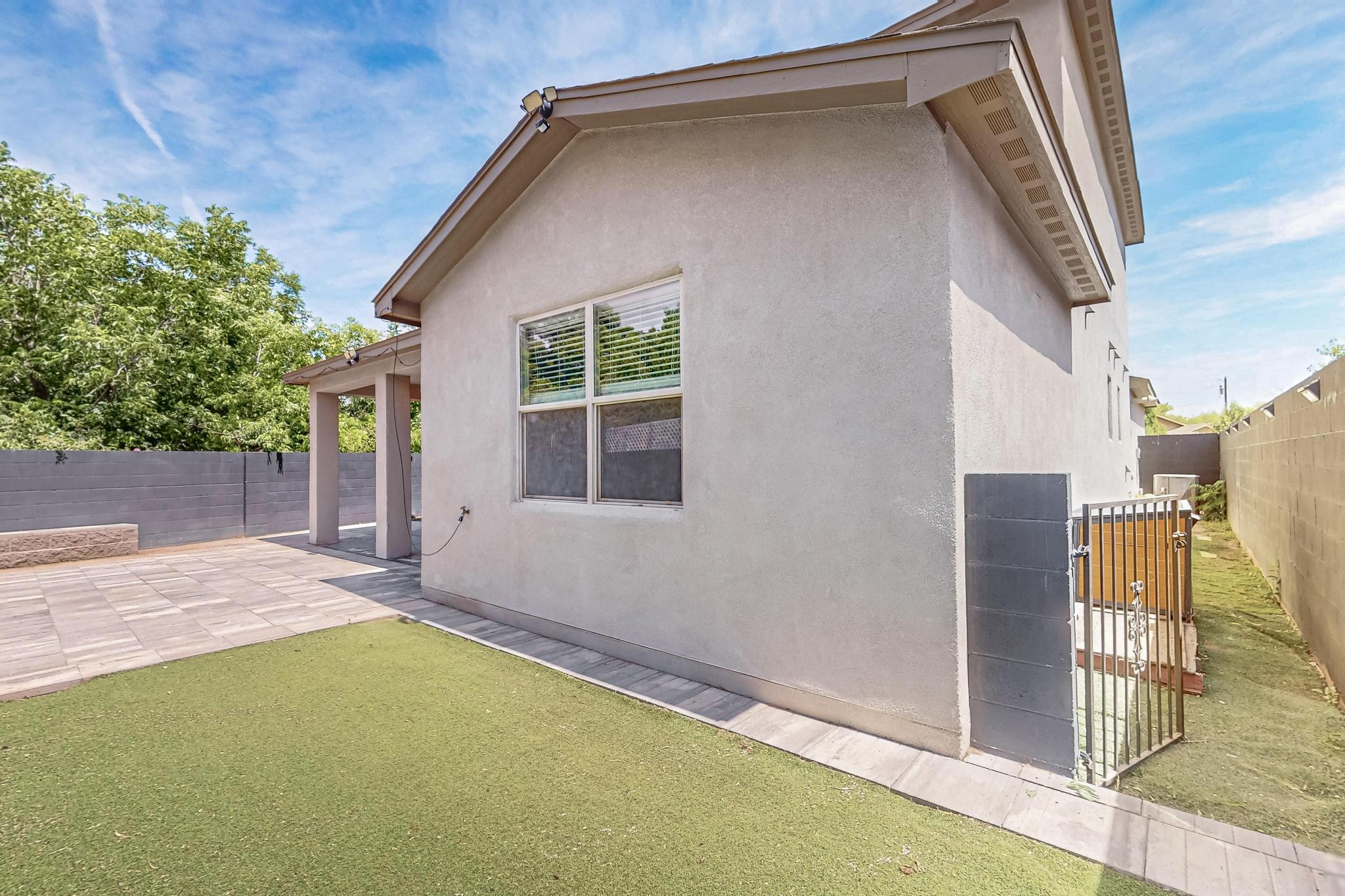 1740 GARDEN Way SW