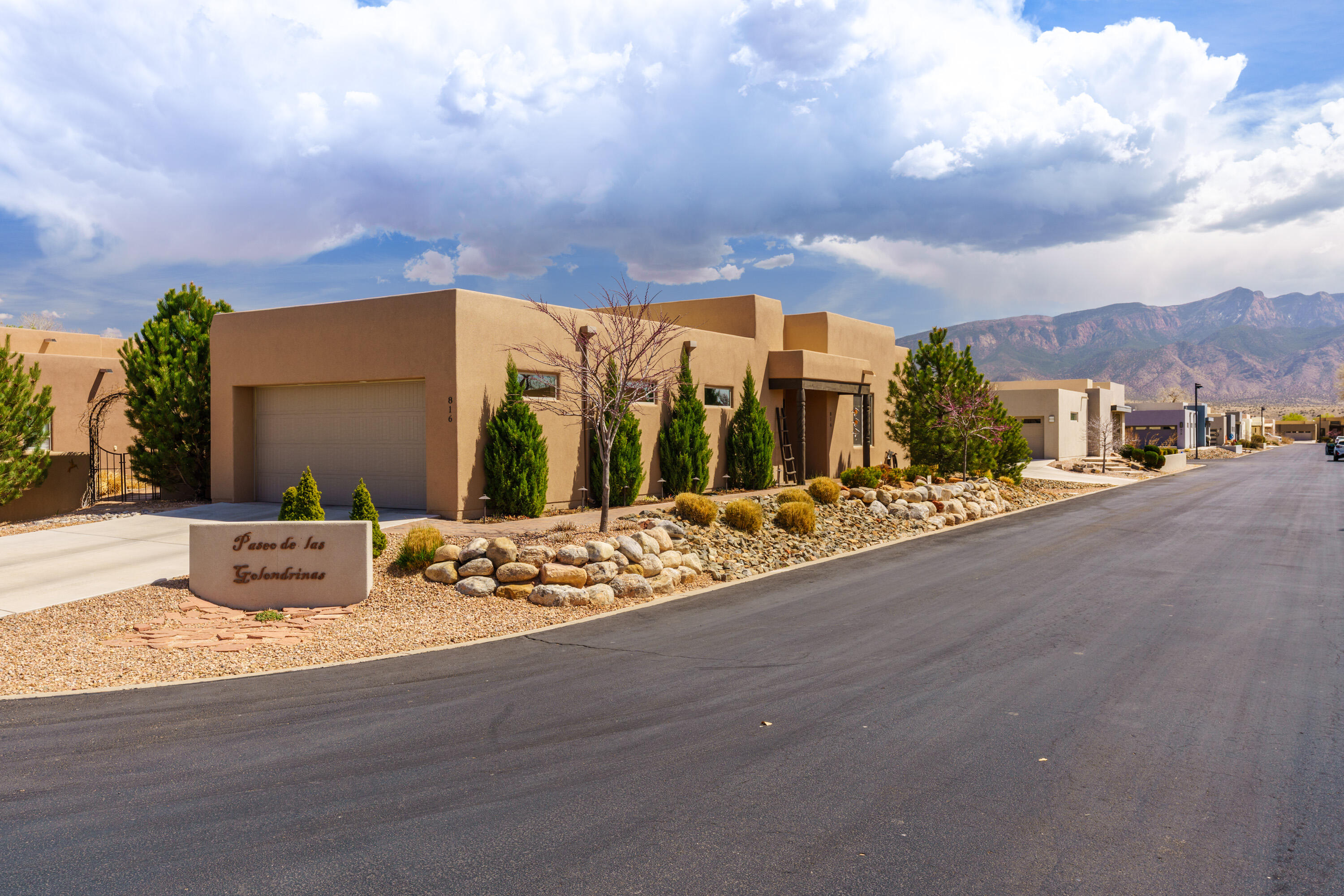 816 Avenida los Suenos