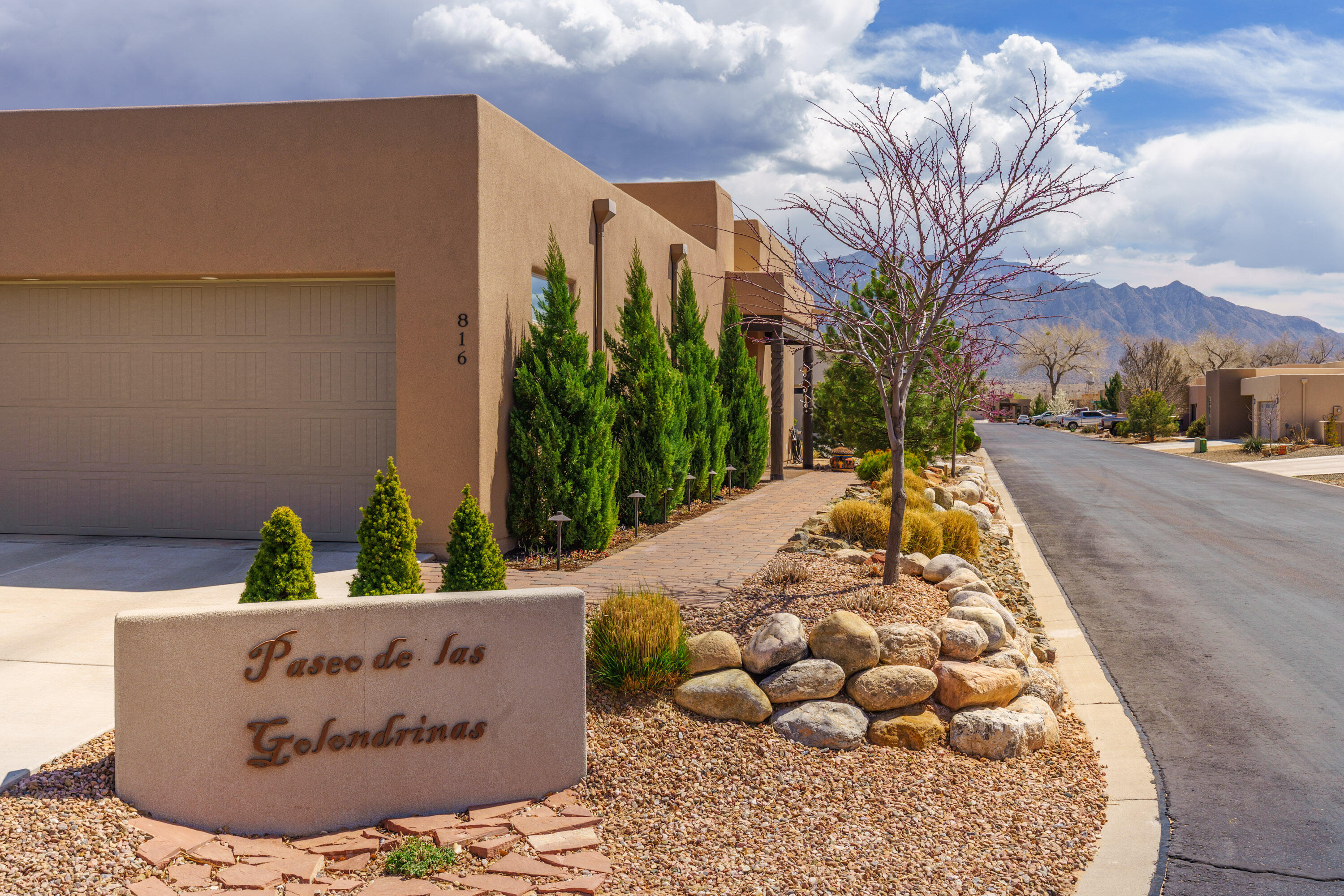 816 Avenida los Suenos