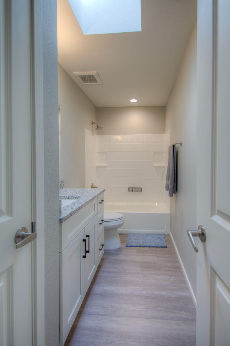 4555 VILLA LOMA Lane NE