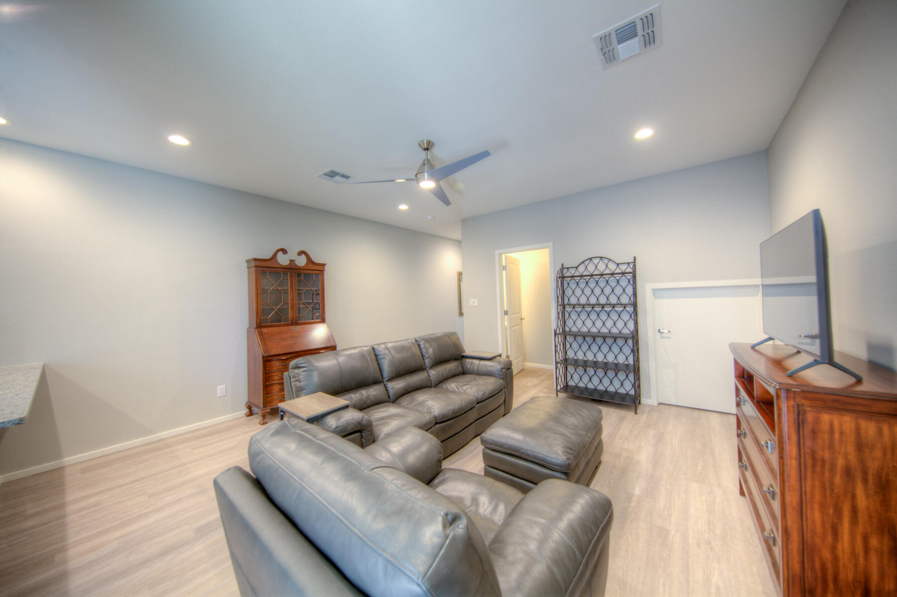 4555 VILLA LOMA Lane NE