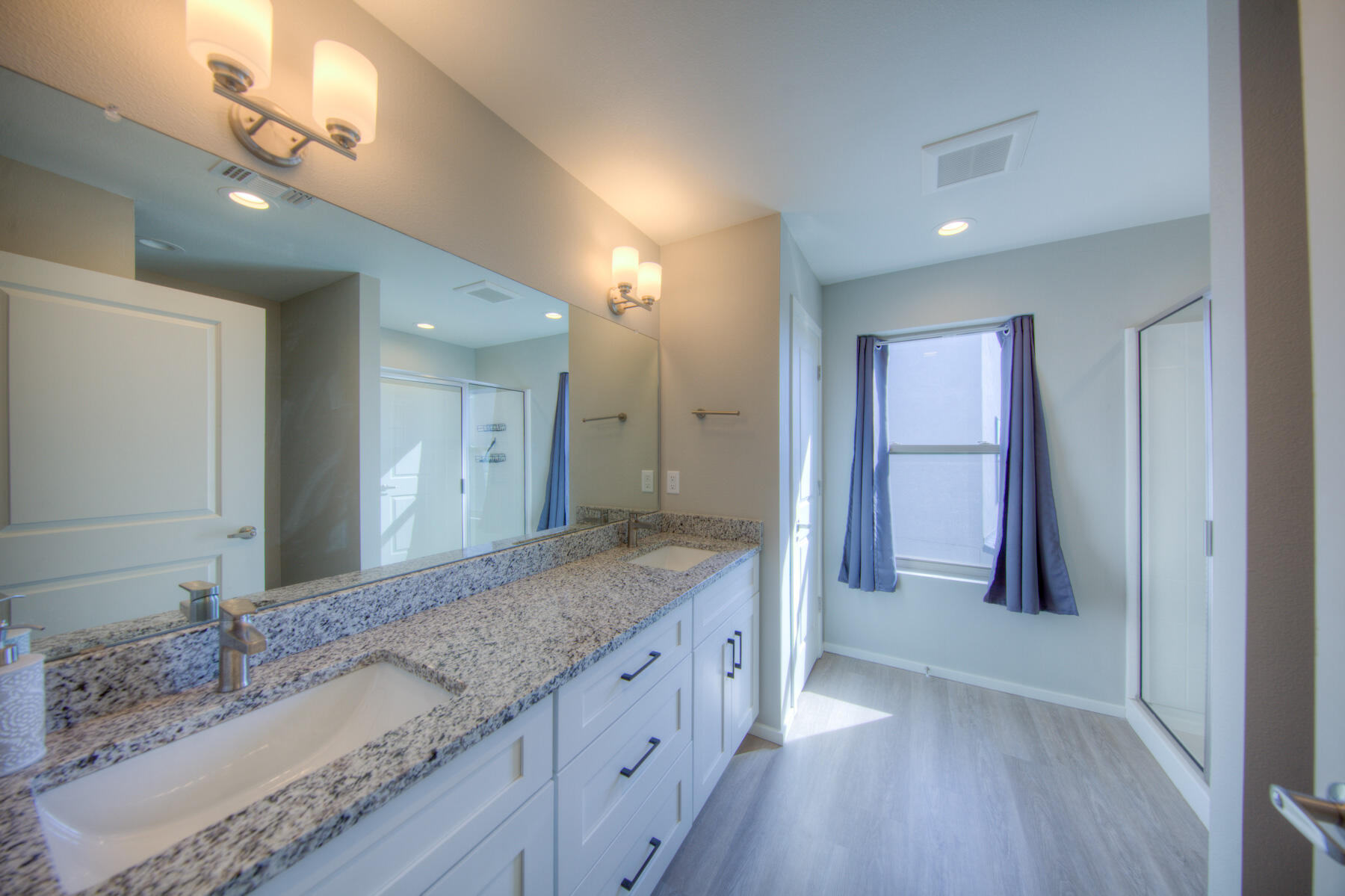 4555 VILLA LOMA Lane NE