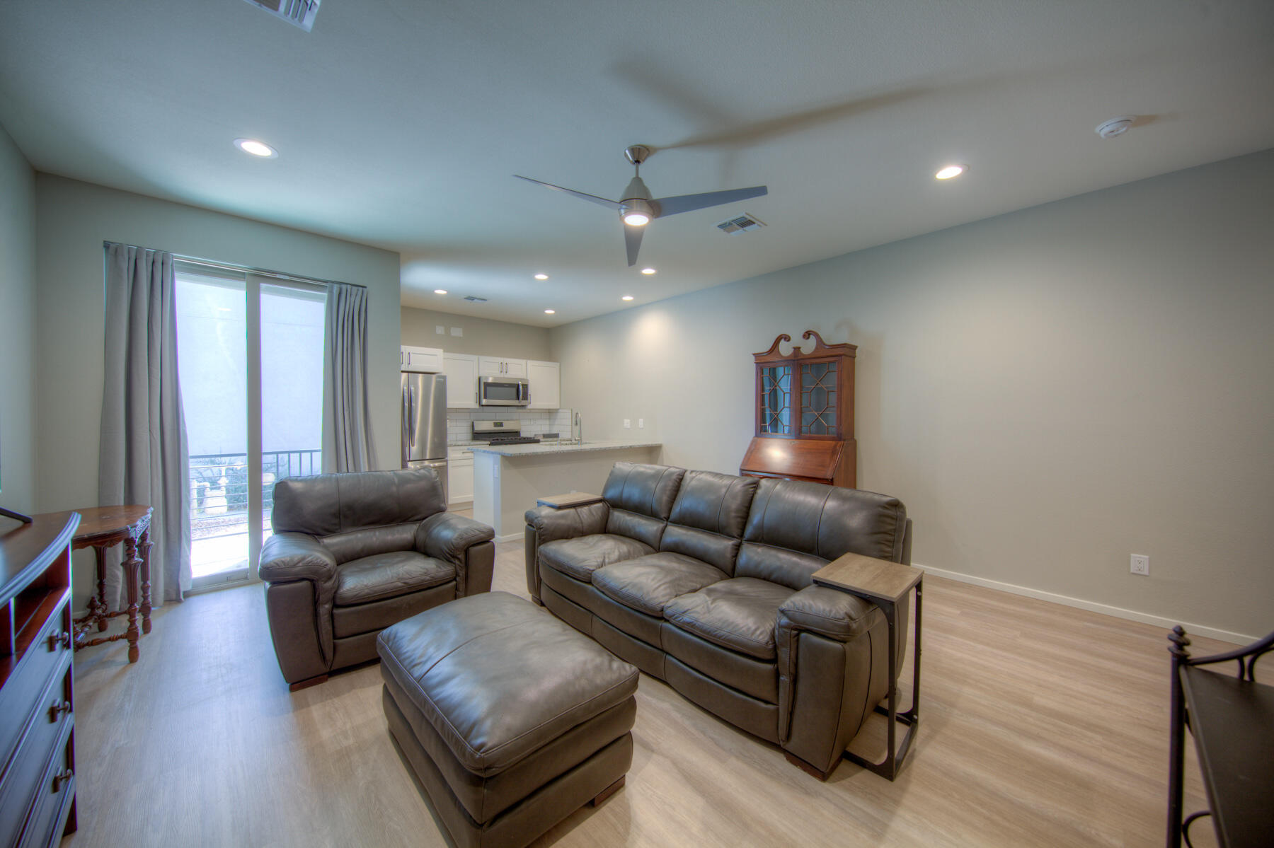 4555 VILLA LOMA Lane NE