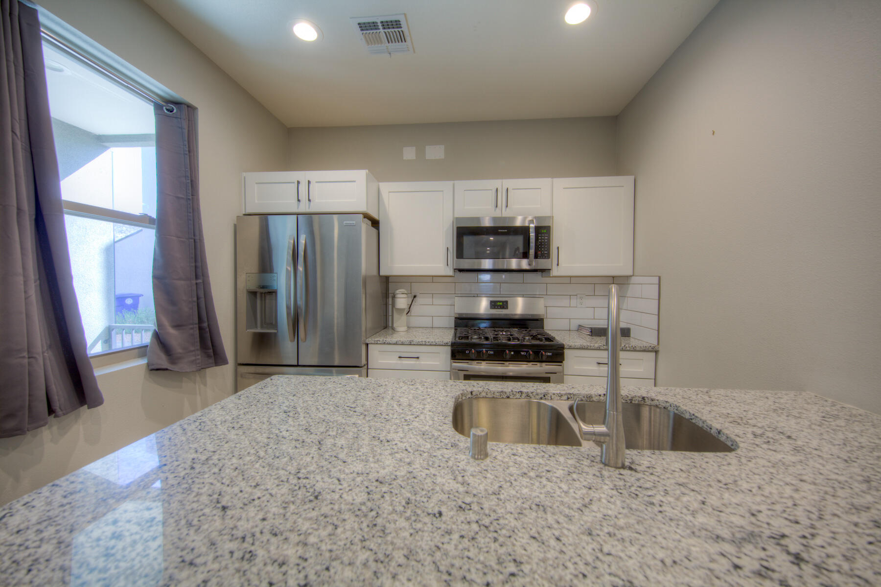 4555 VILLA LOMA Lane NE