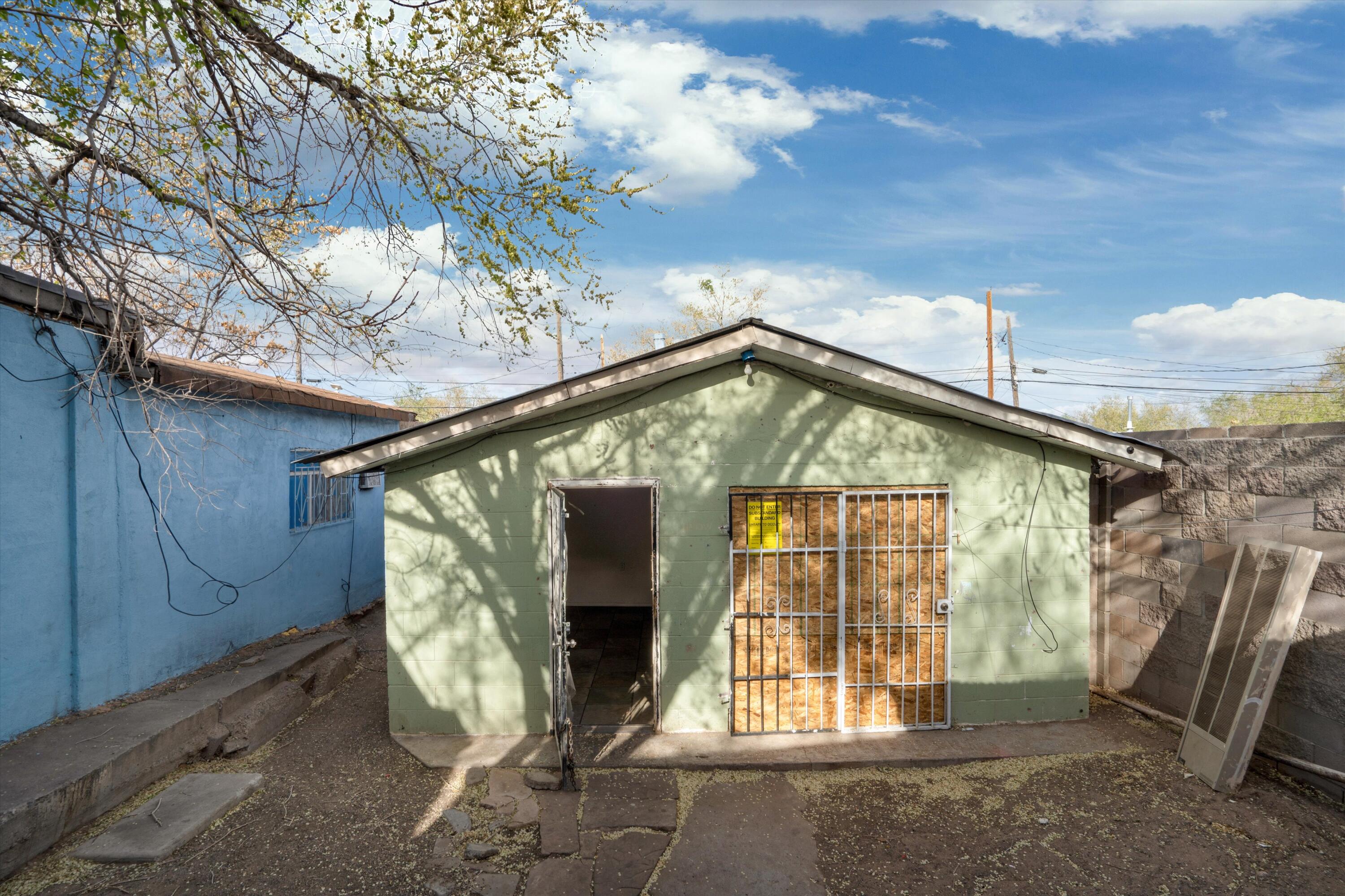 917 EDITH Boulevard SE