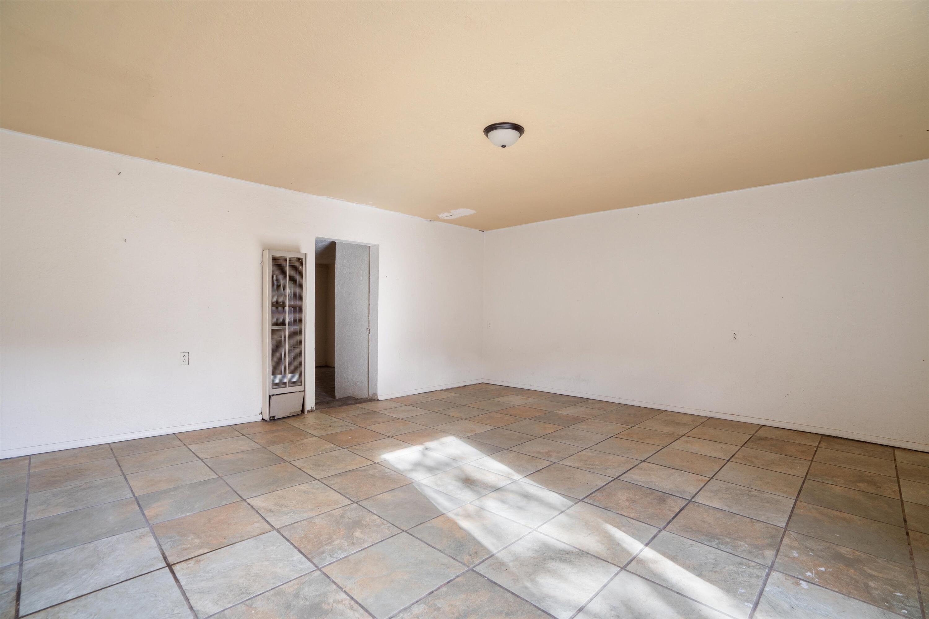 917 EDITH Boulevard SE