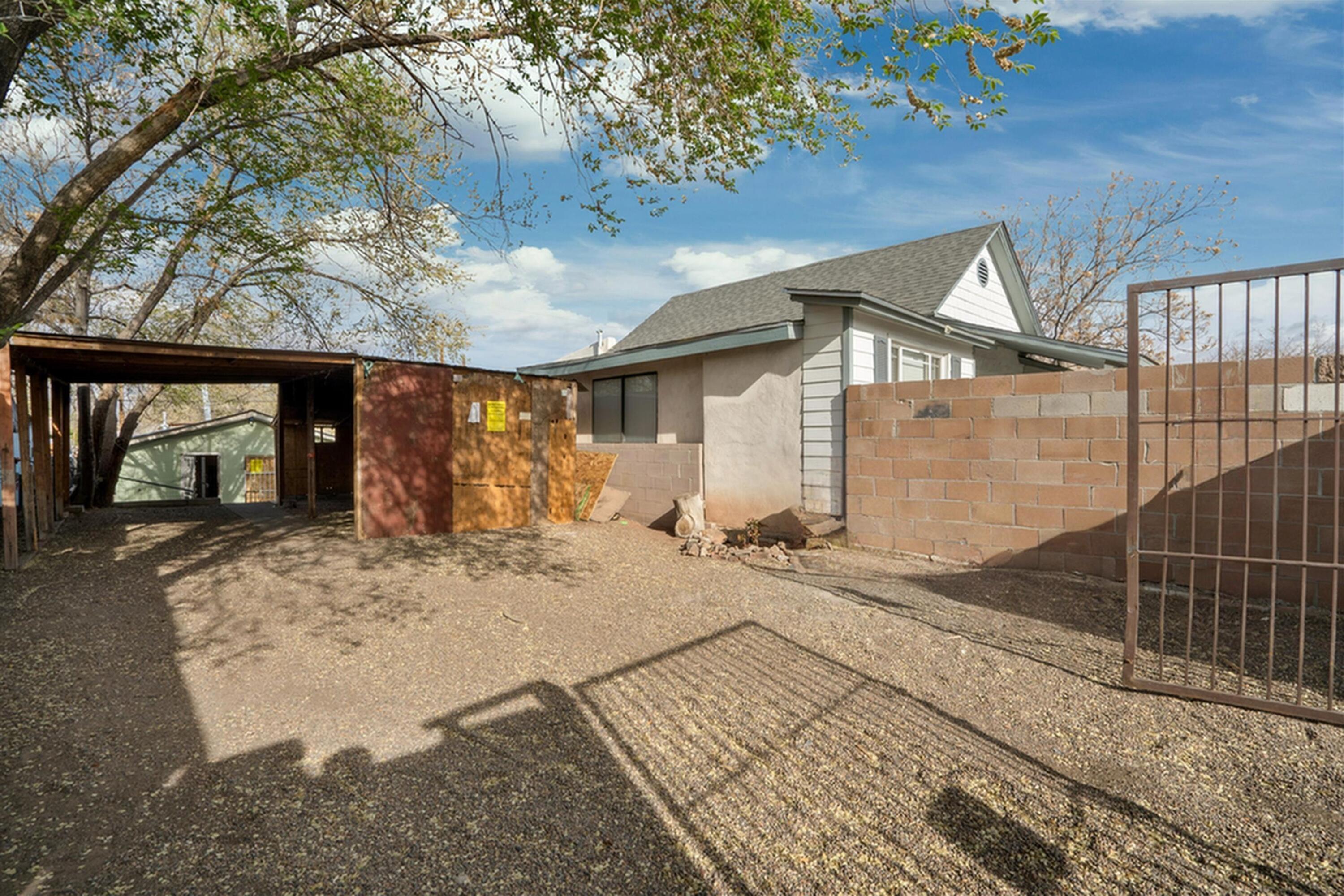 917 EDITH Boulevard SE
