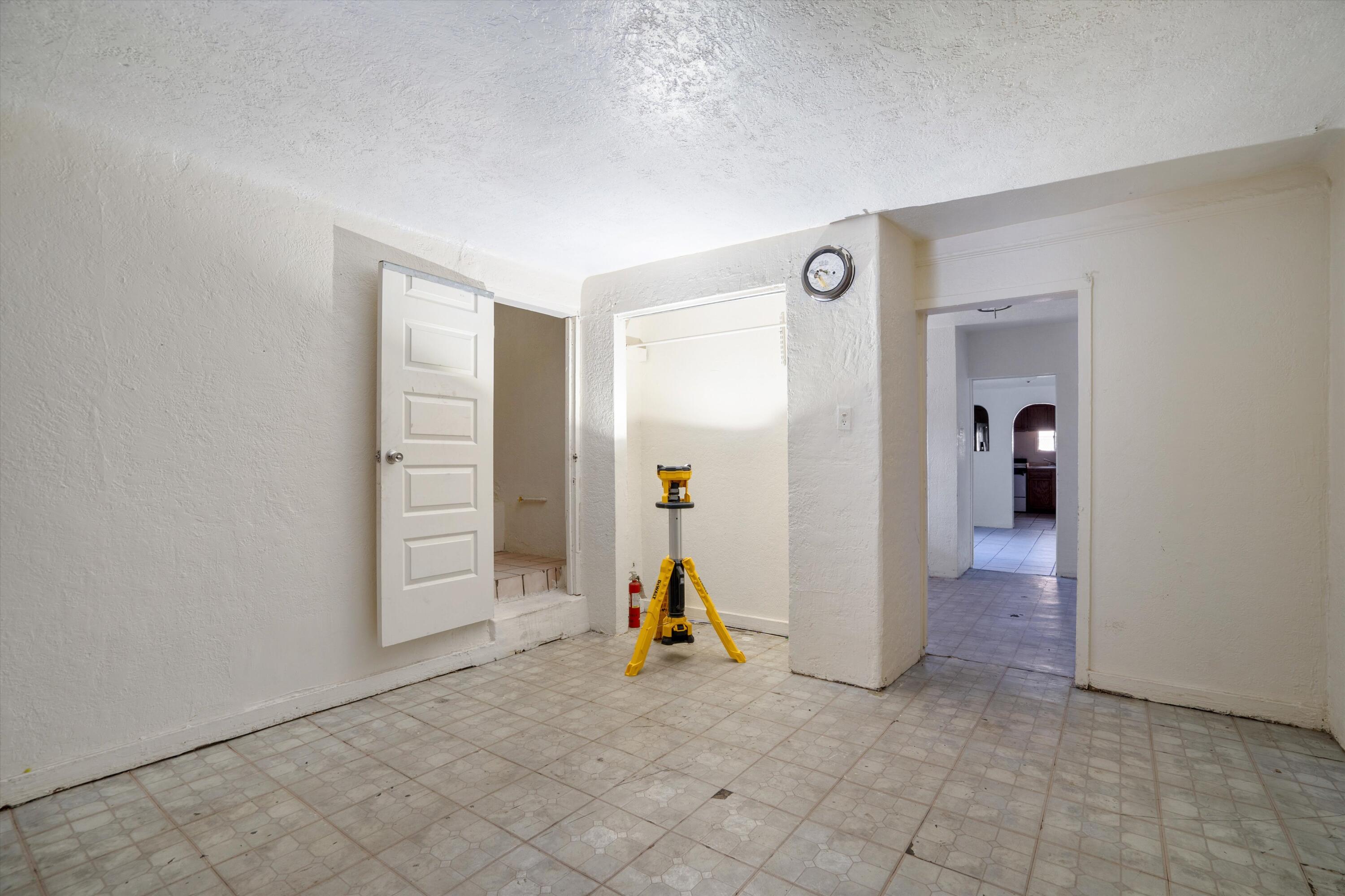 917 EDITH Boulevard SE