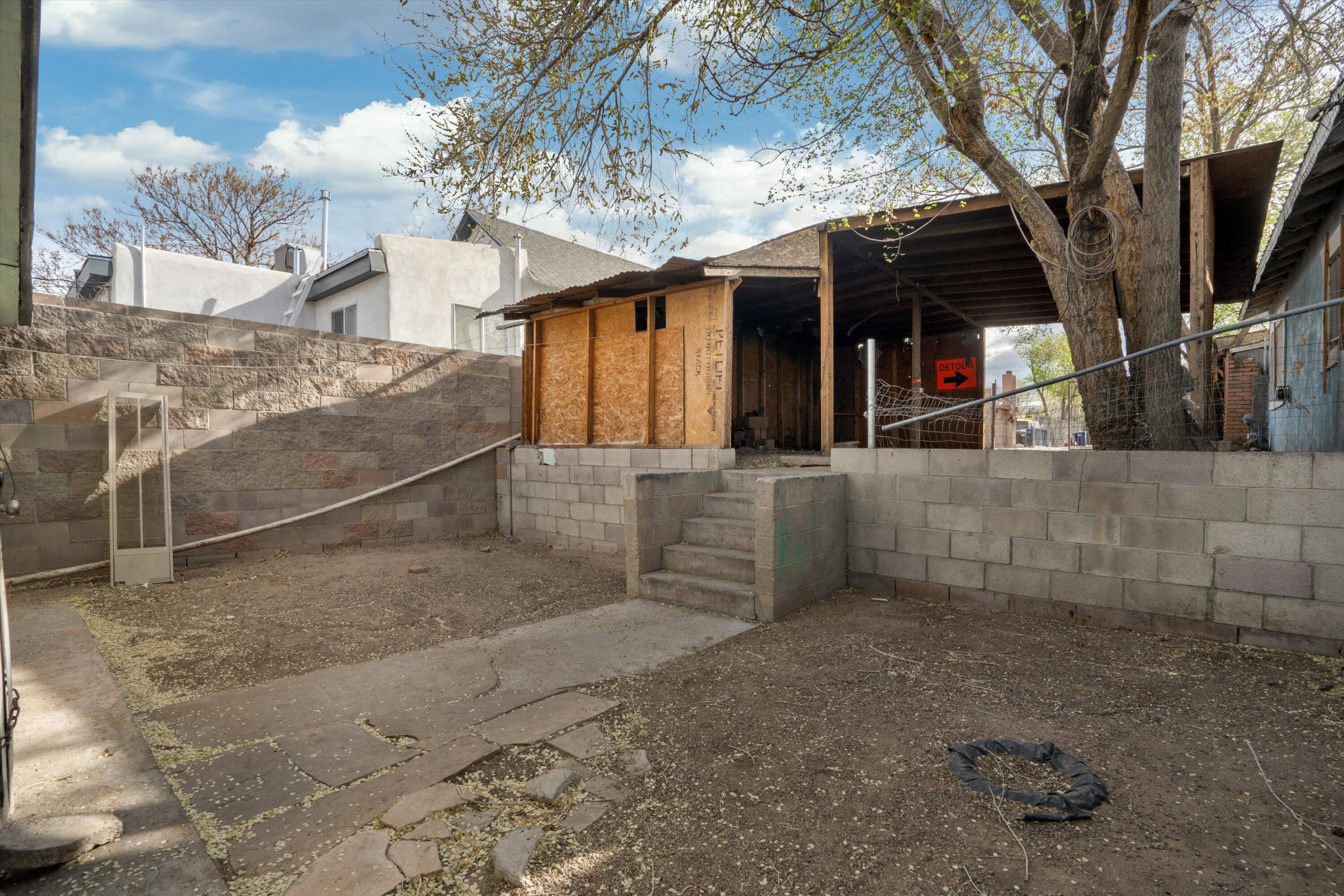 917 EDITH Boulevard SE