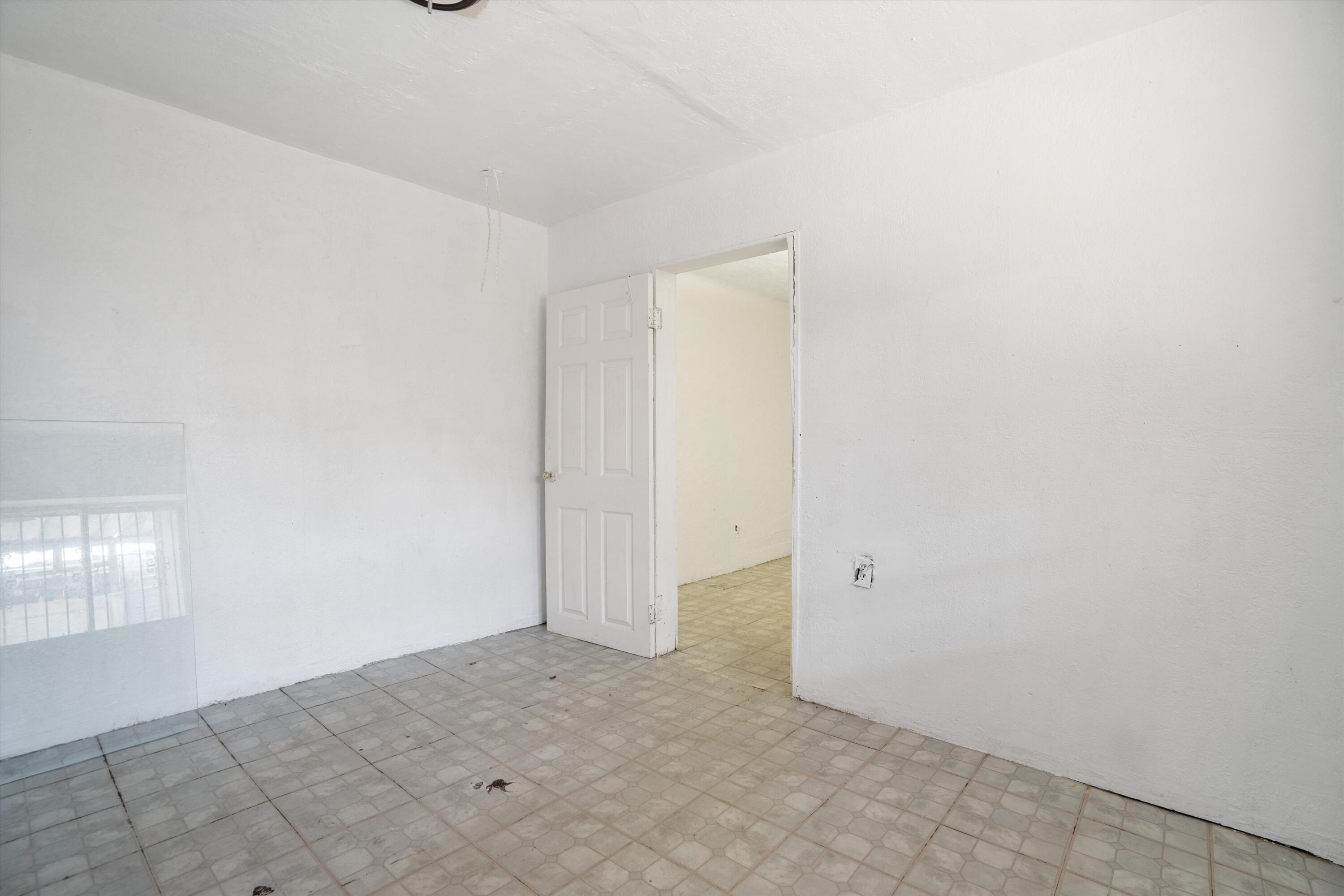 917 EDITH Boulevard SE