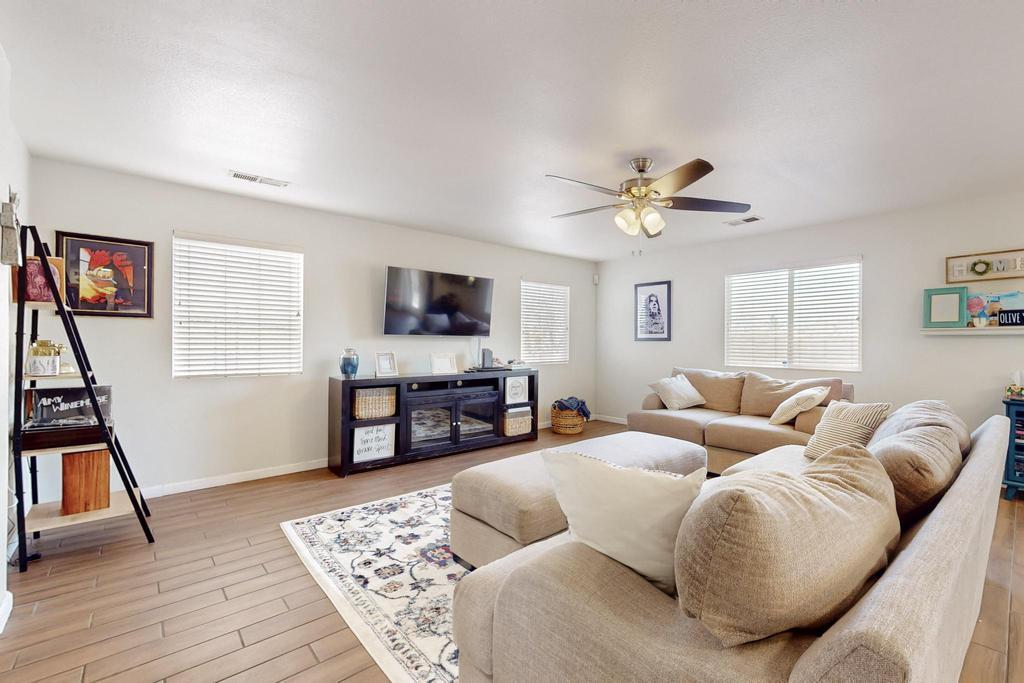 9932 SUNSHINE MESA Drive NW
