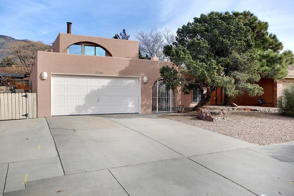 2704 LA CHARLES Drive NE
