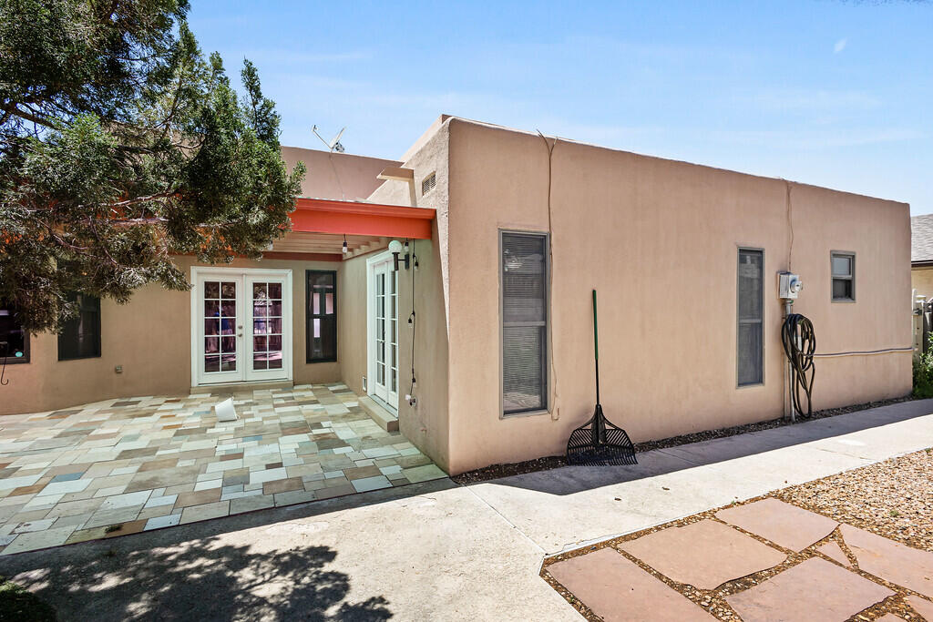 2704 LA CHARLES Drive NE