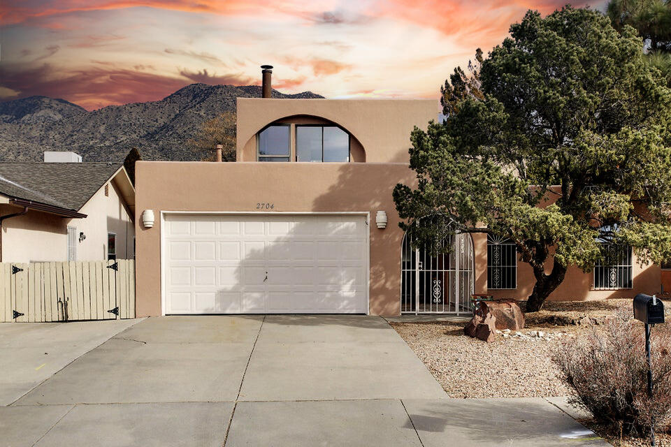 2704 LA CHARLES Drive NE