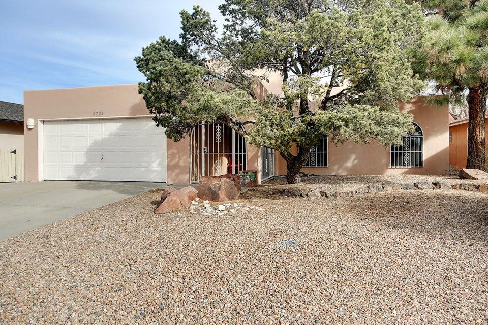2704 LA CHARLES Drive NE