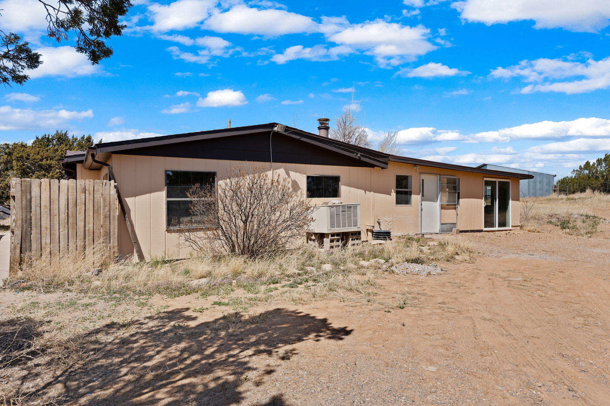 33 SKYLINE Drive