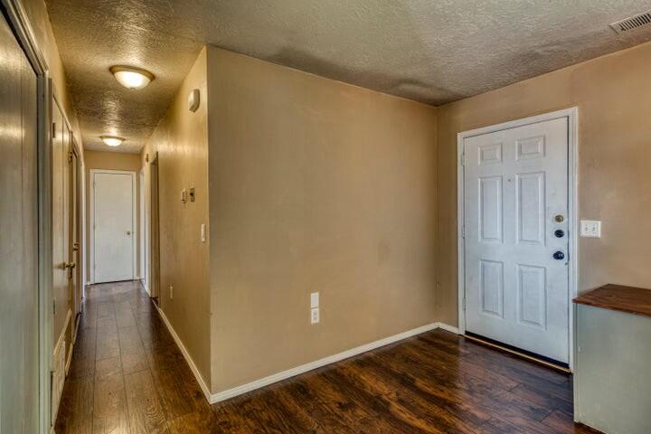 215 E LINK Avenue