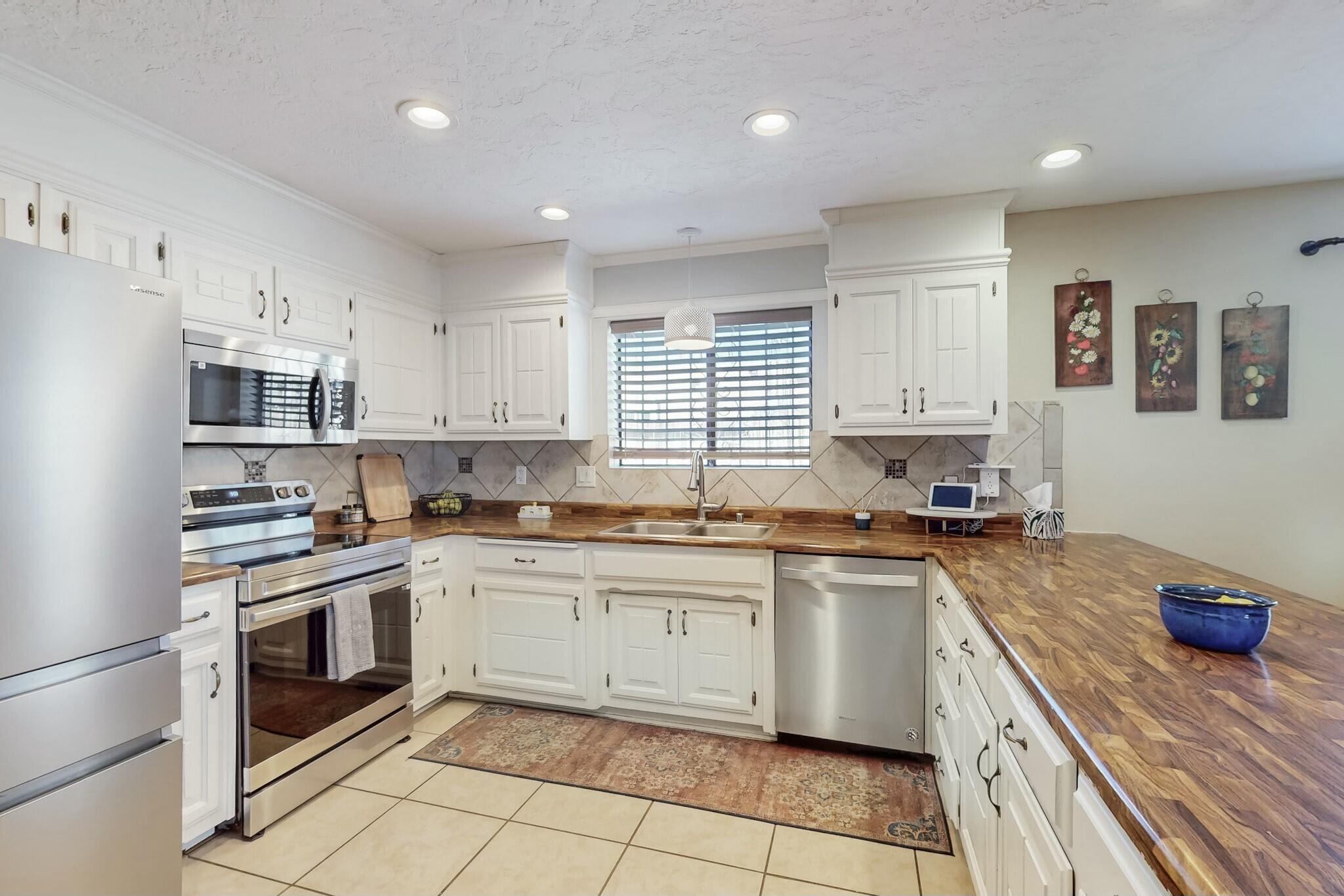 3105 MAY Circle SE