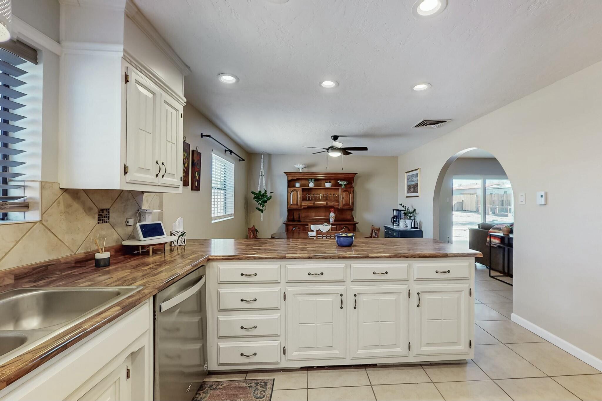 3105 MAY Circle SE