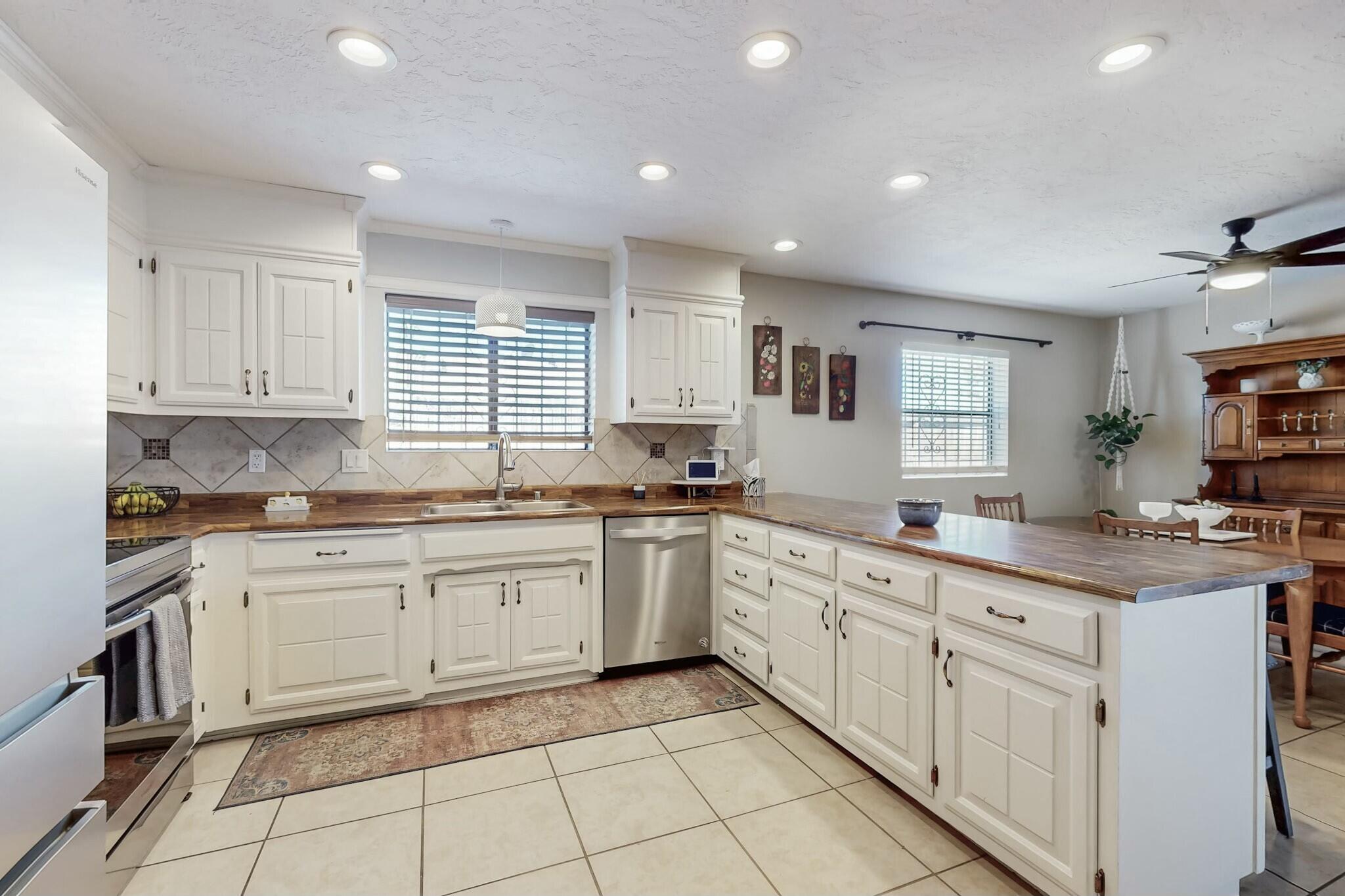 3105 MAY Circle SE