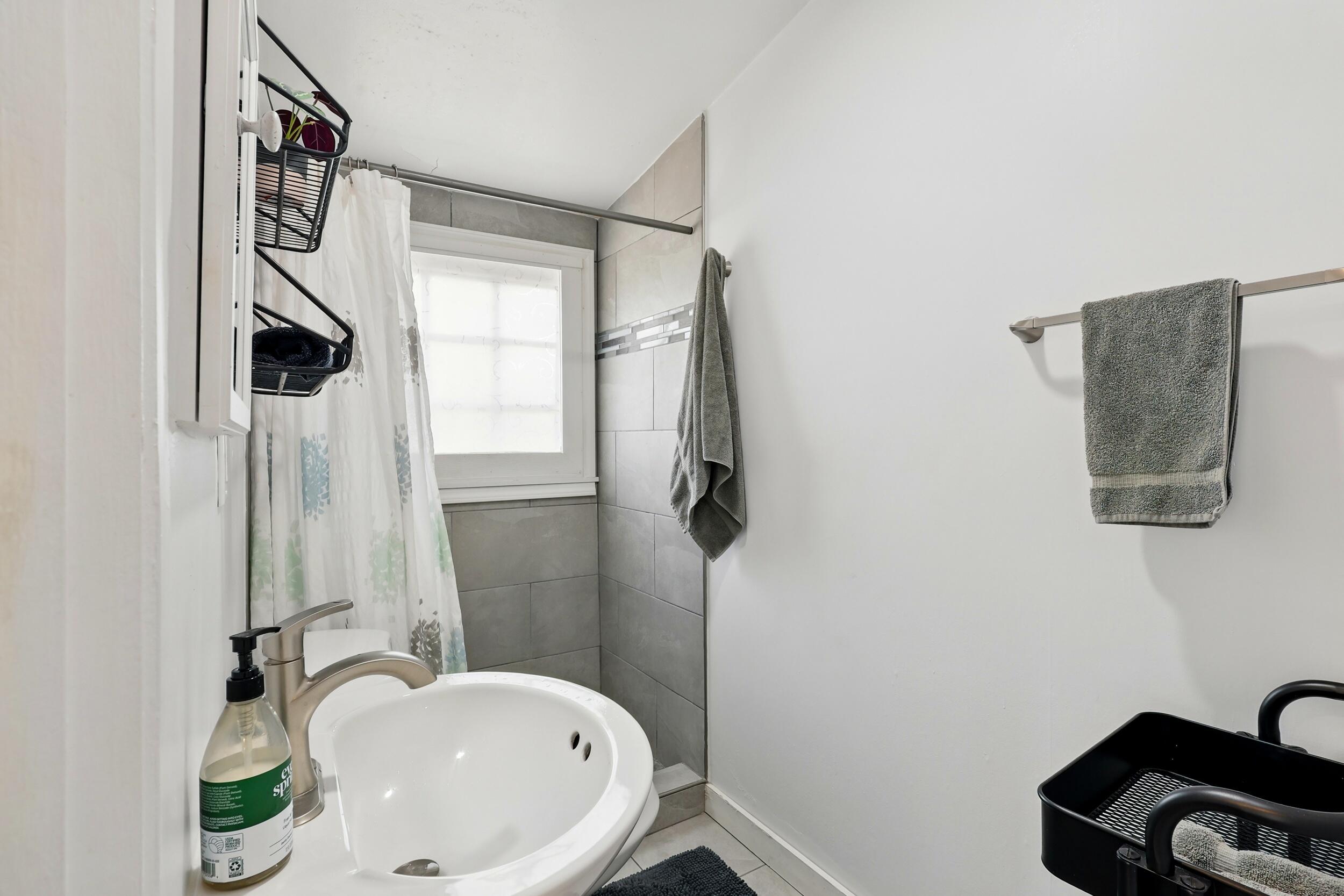 223 Edith Boulevard SE