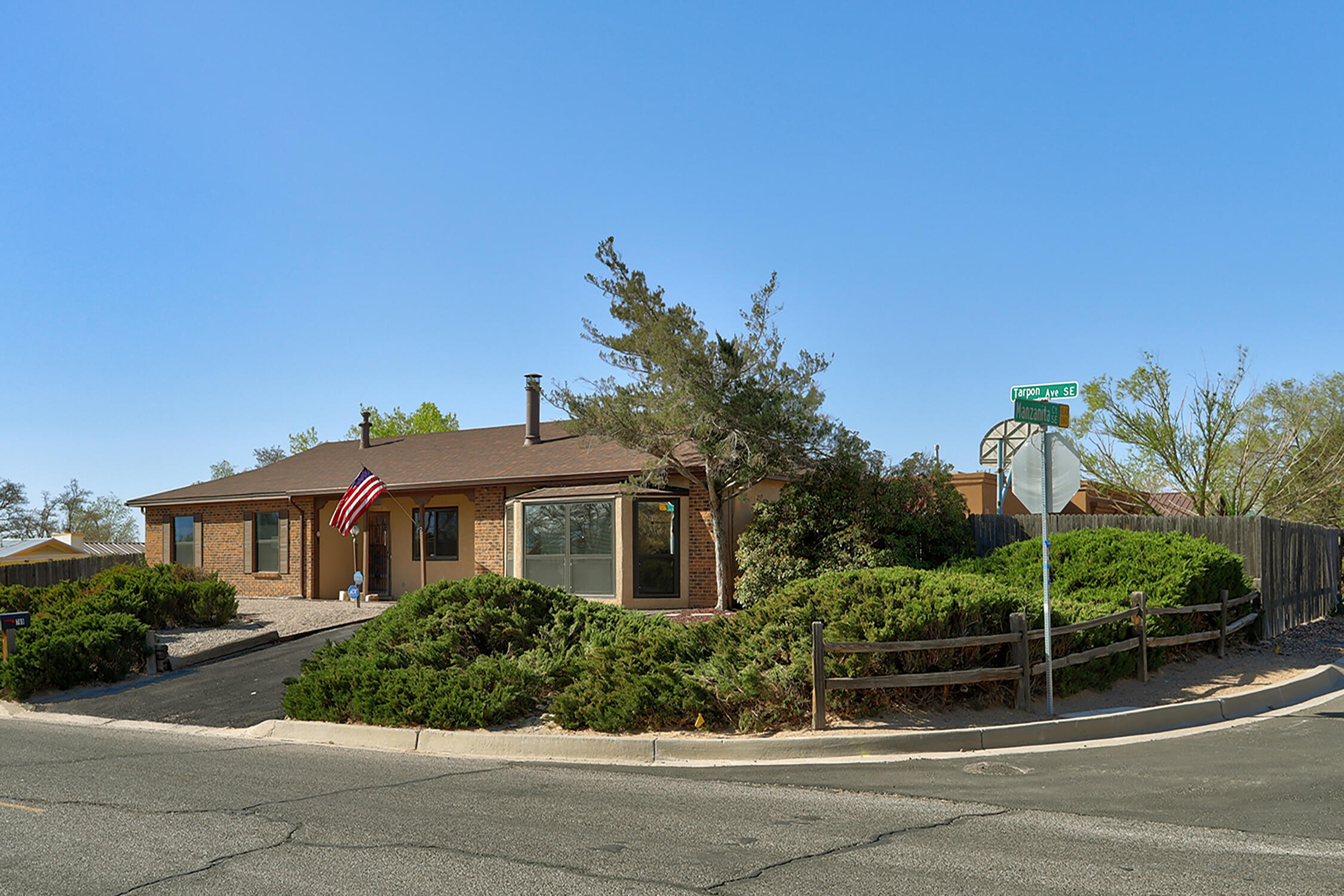 769 TARPON Avenue SE