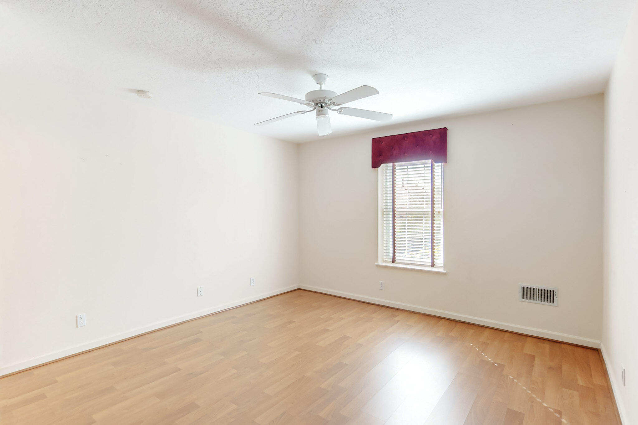 1072 MESA LOOP NW
