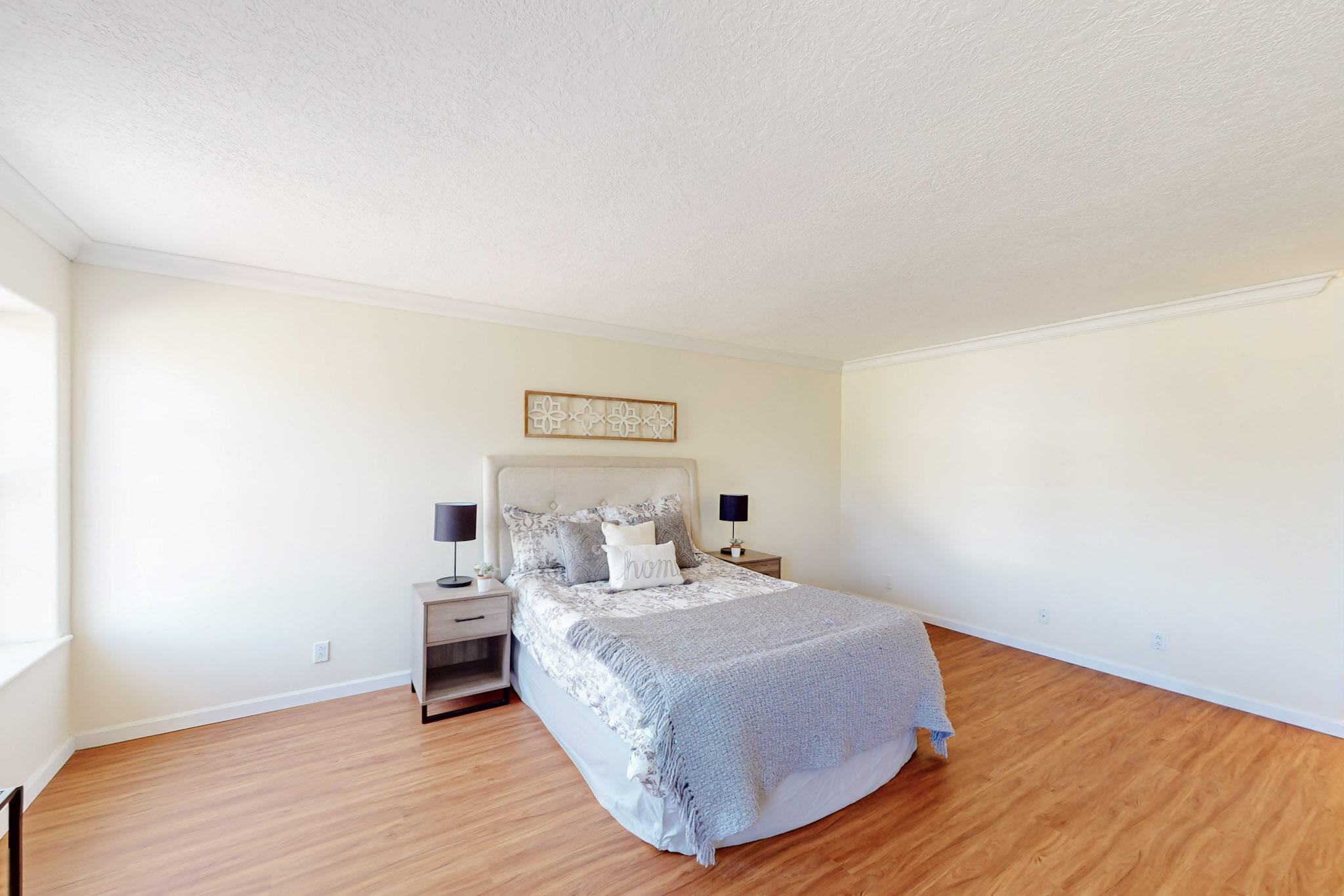 1072 MESA LOOP NW